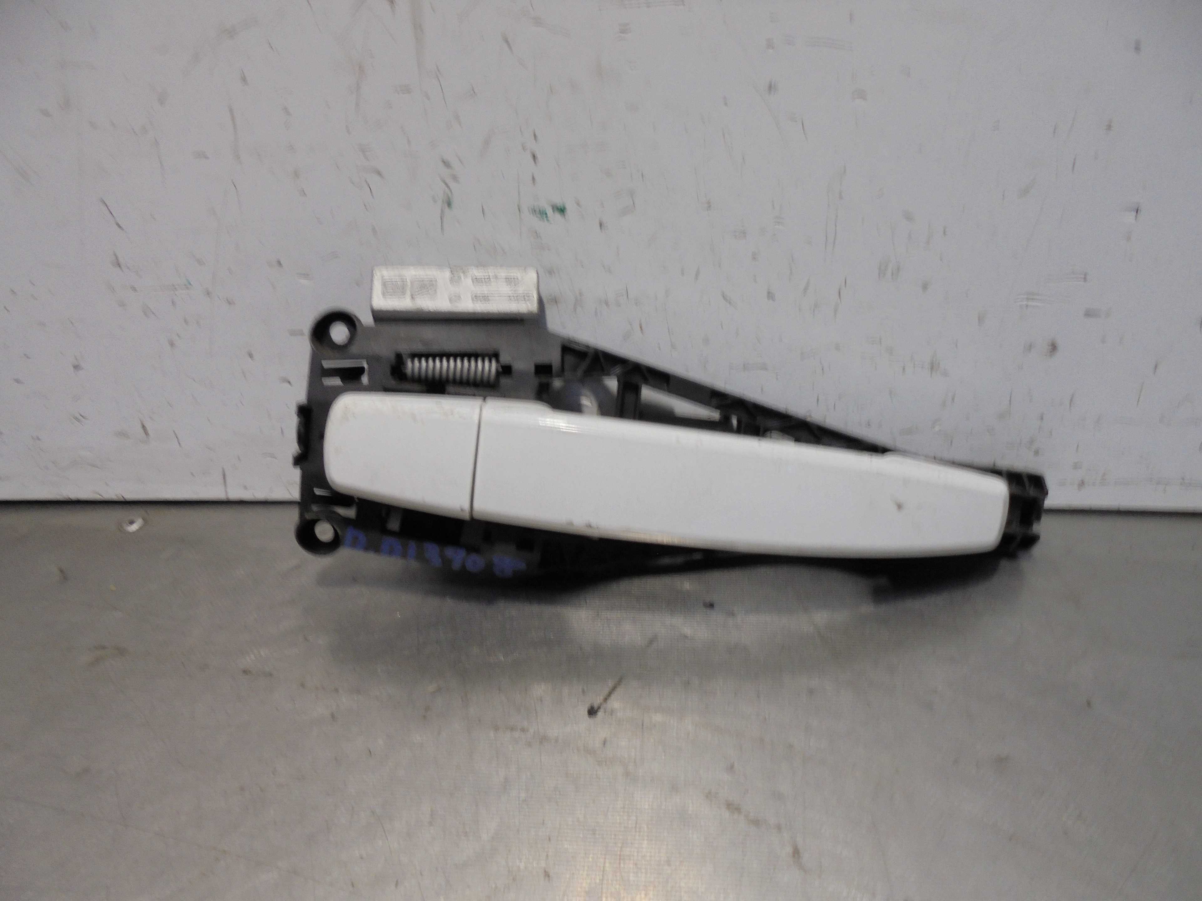 Recambio de maneta exterior delantera derecha para chevrolet orlando 2.0 diesel cat referencia OEM IAM   