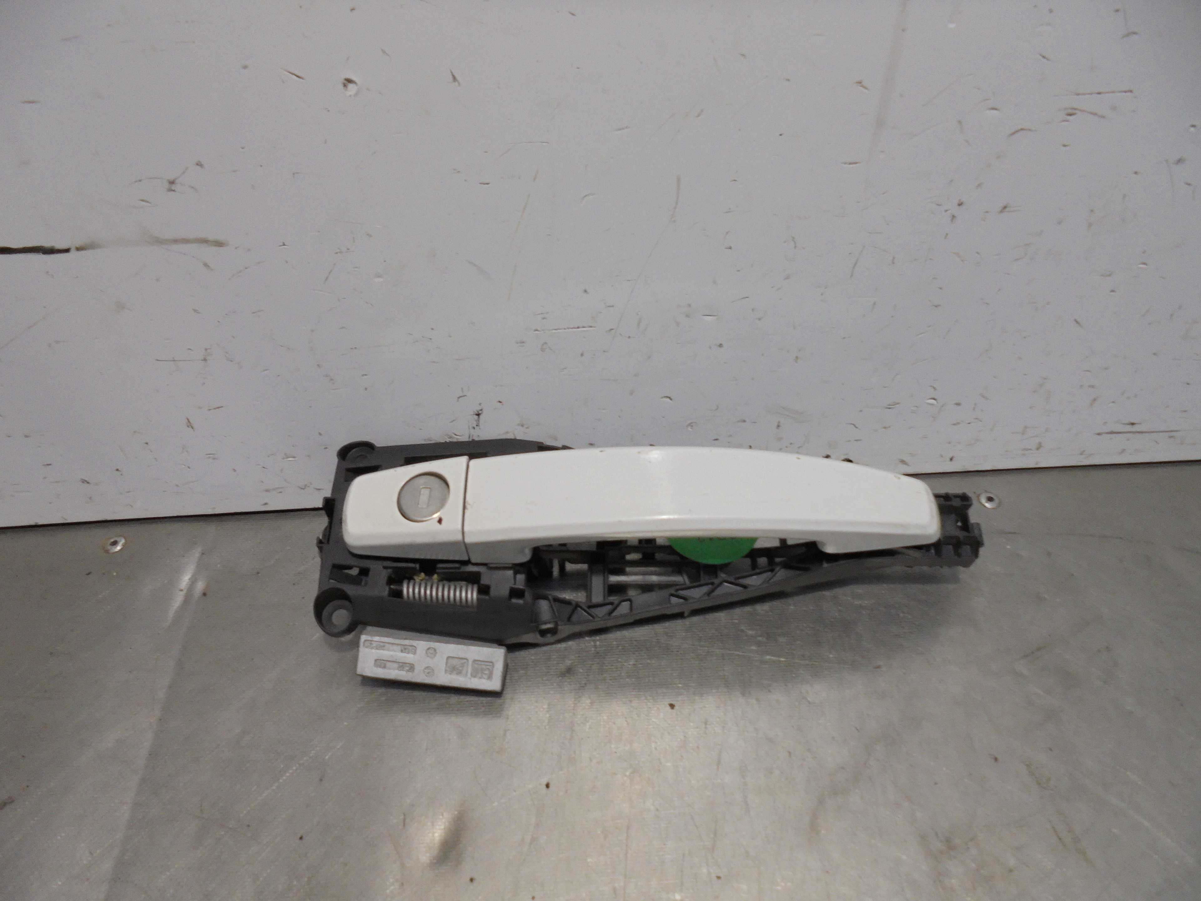 Recambio de maneta exterior delantera izquierda para chevrolet orlando 2.0 diesel cat referencia OEM IAM   
