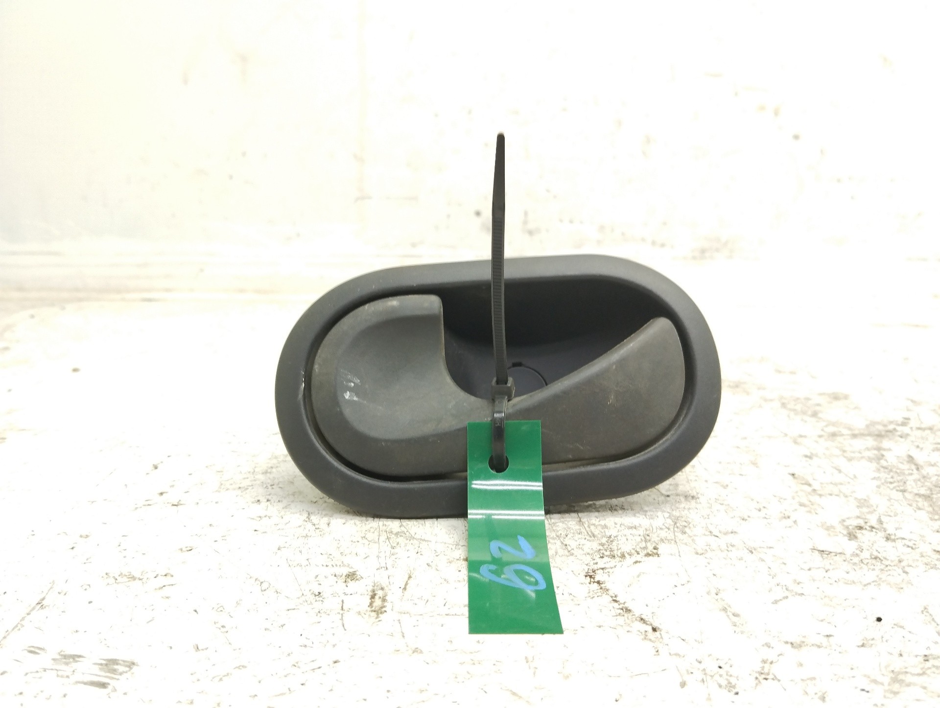 Recambio de maneta interior porton trasero para renault kangoo expression referencia OEM IAM 310579  