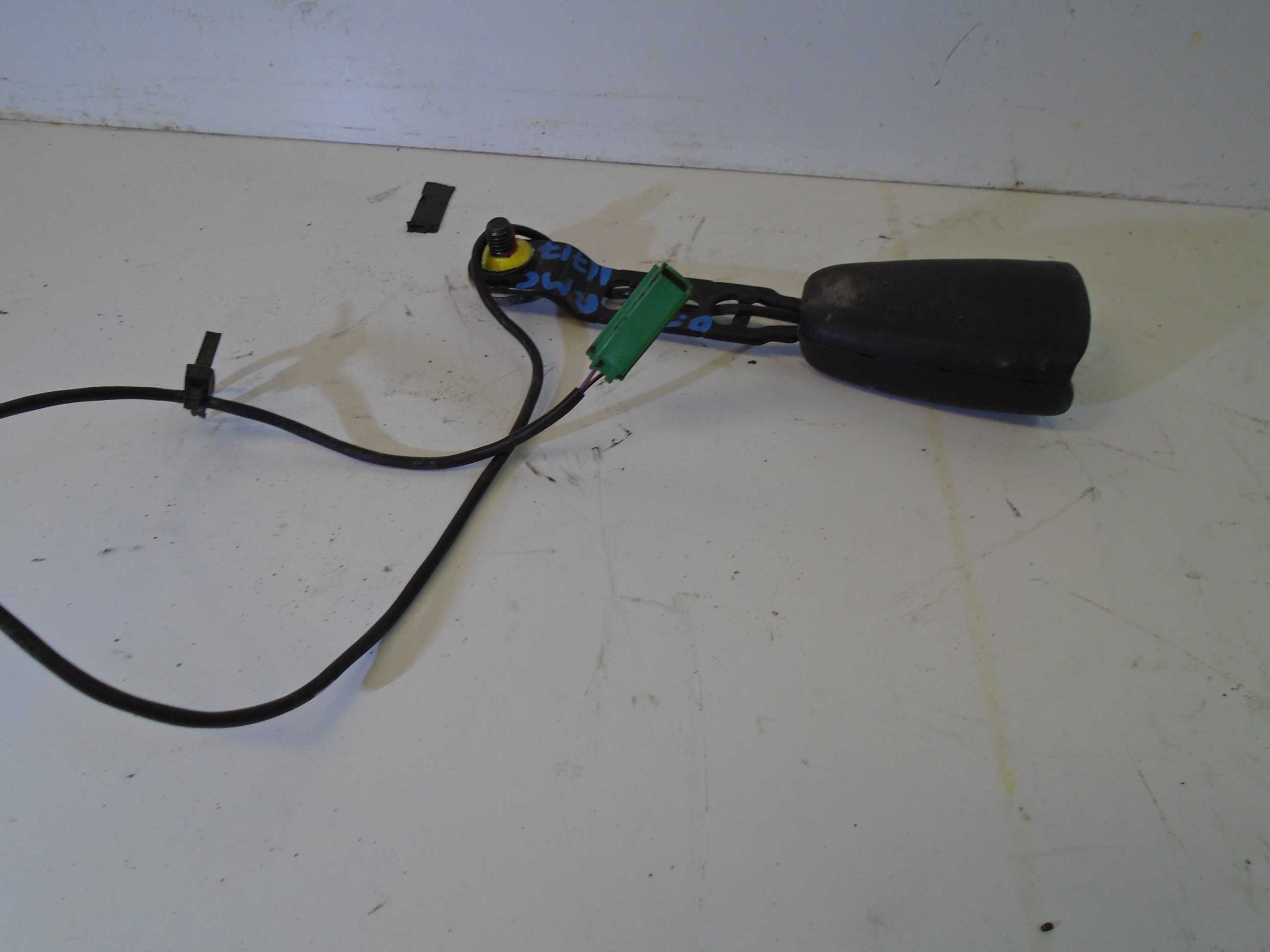 Recambio de pretensor airbag delantero izquierdo para volvo s40 berlina 2.0 16v referencia OEM IAM   