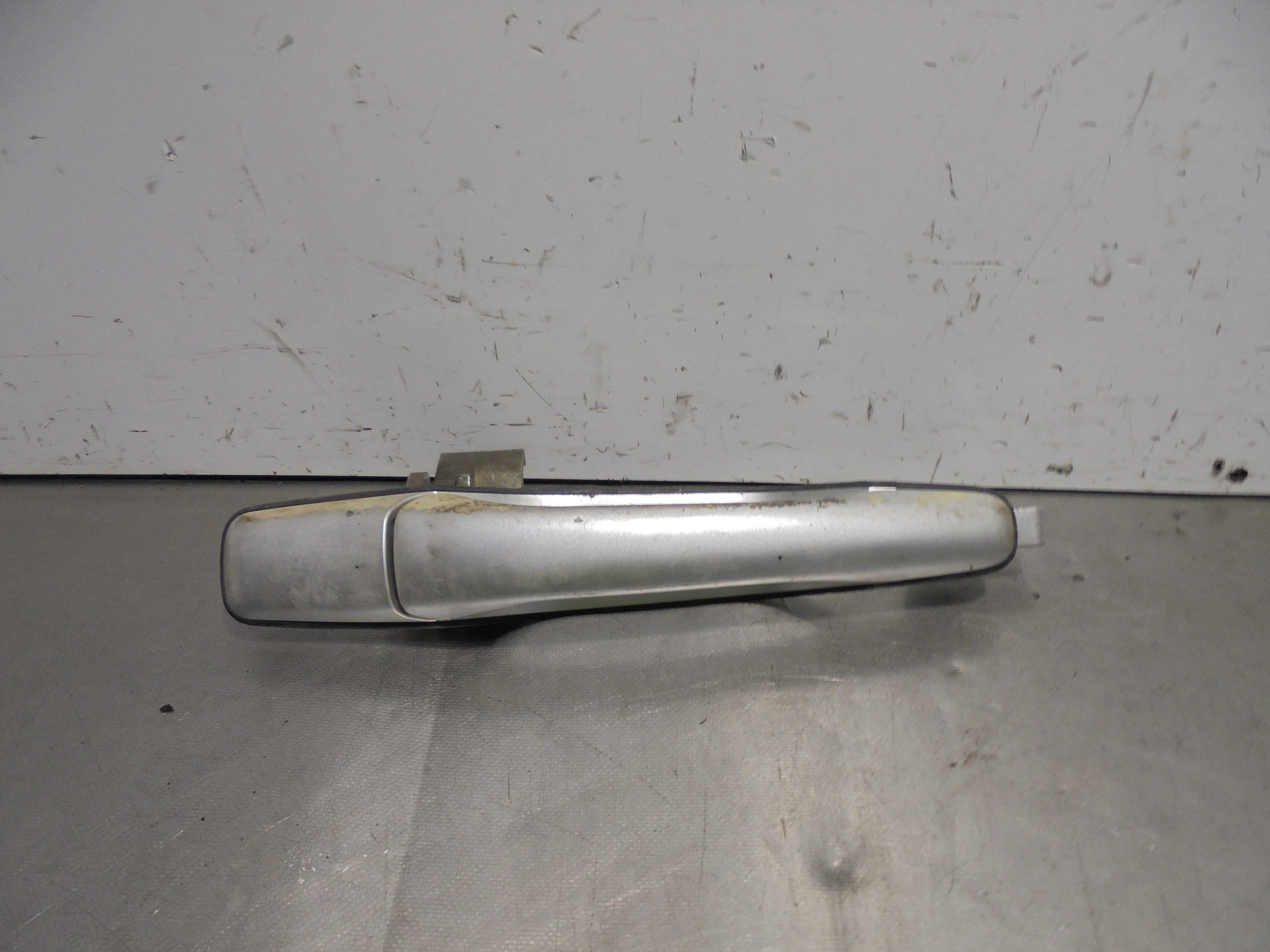 Recambio de maneta exterior trasera derecha para mitsubishi grandis (na0w) 2.0 di-d cat referencia OEM IAM MR5261102  