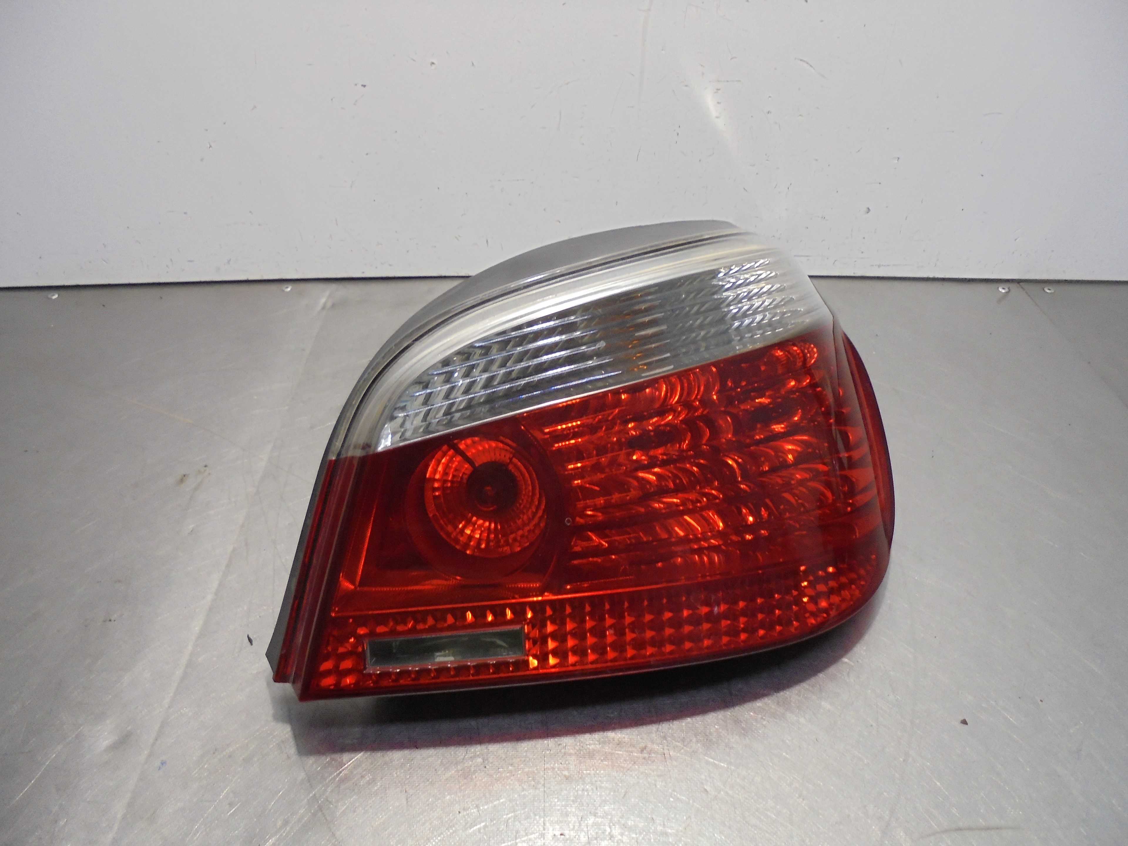 Recambio de piloto trasero derecho para bmw serie 5 berlina (e60) 530d referencia OEM IAM 7165738 15823803 HELLA