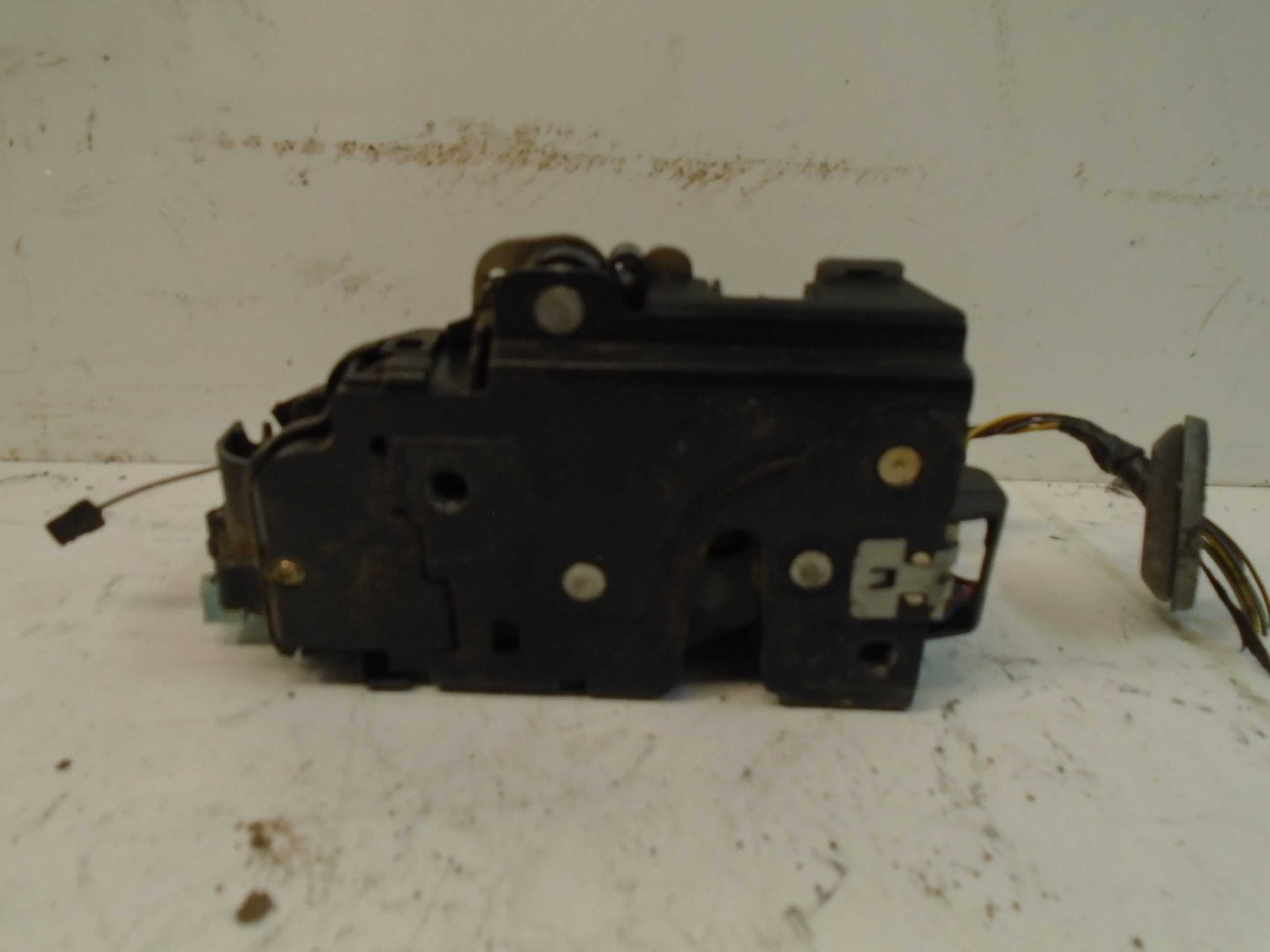 Recambio de cerradura puerta delantera derecha para skoda octavia berlina (1z3) edition 100 referencia OEM IAM   