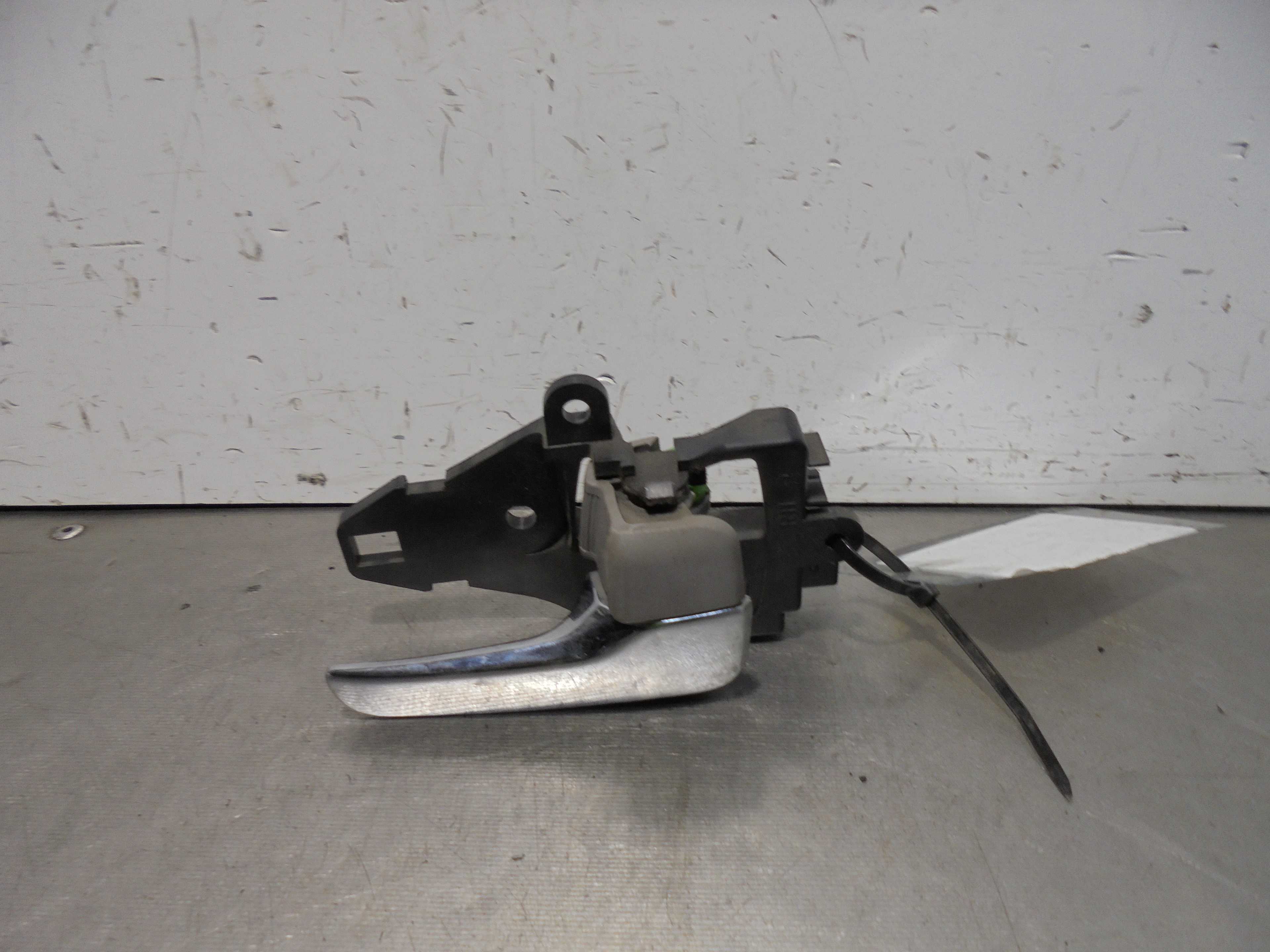 Recambio de maneta interior delantera derecha para mitsubishi grandis (na0w) 2.0 di-d cat referencia OEM IAM MN105360  