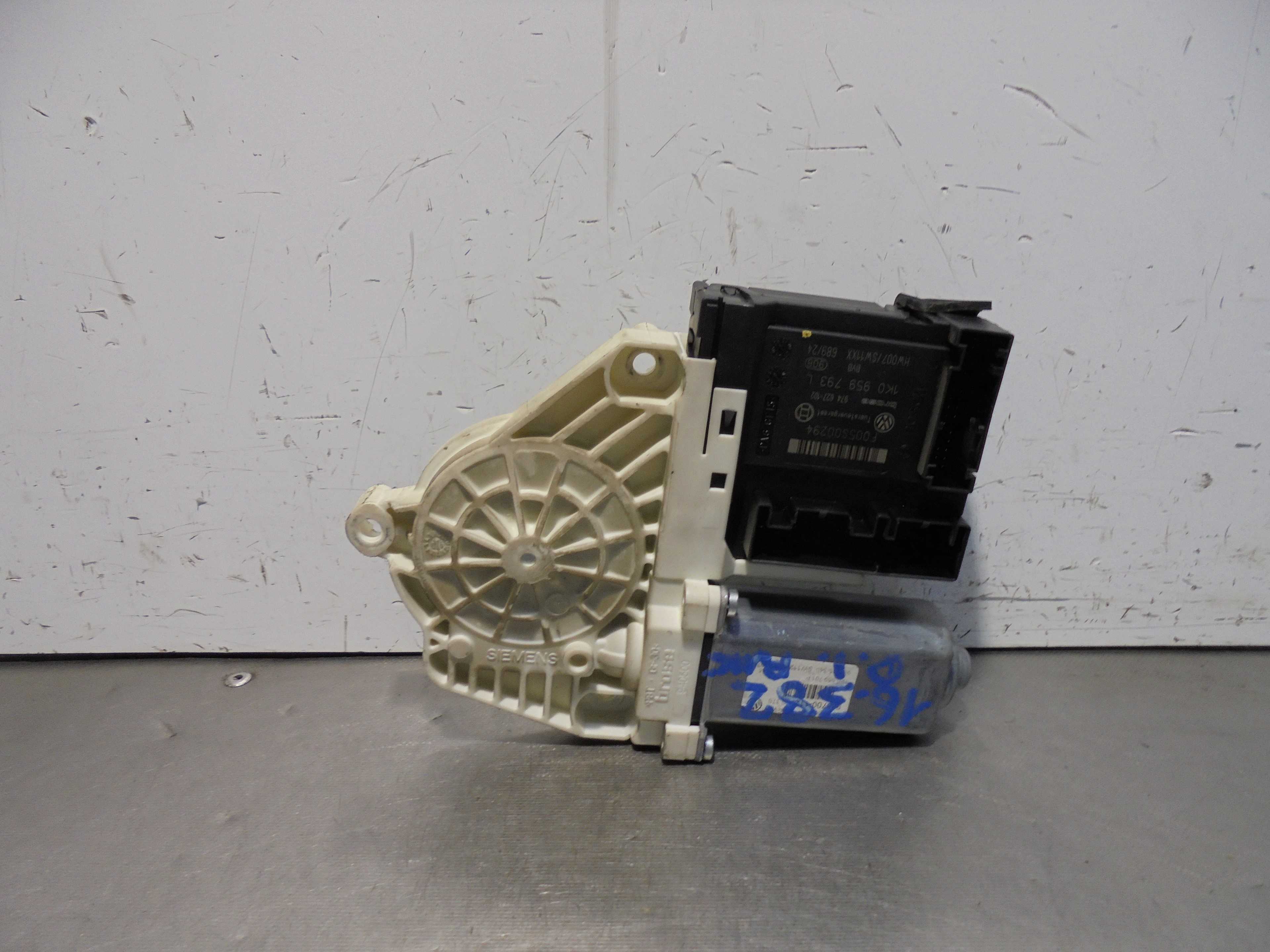 Recambio de motor elevalunas delantero izquierdo para volkswagen passat berlina (3c2) highline referencia OEM IAM 1K0959701P BOS