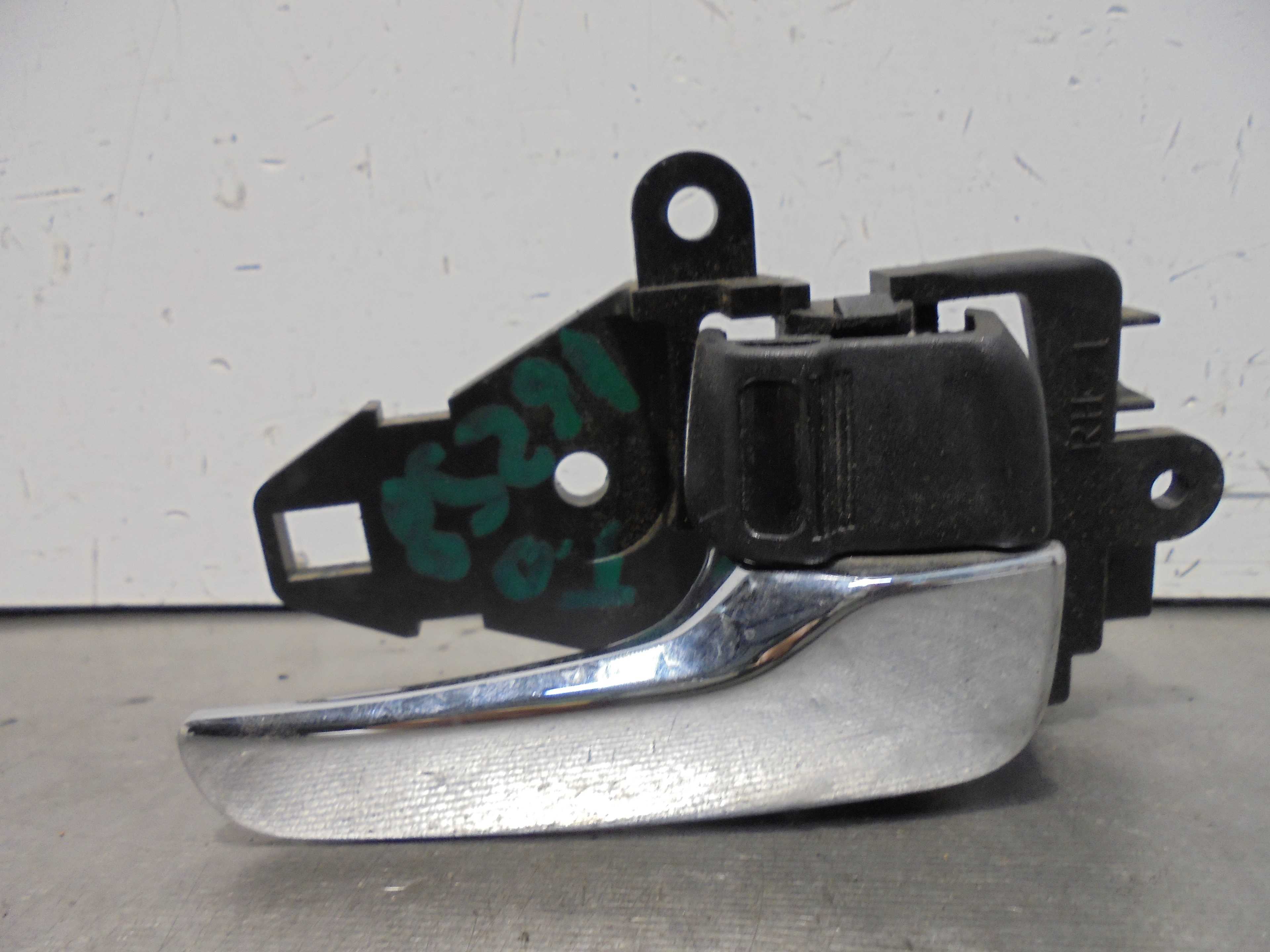 Recambio de maneta interior trasera derecha para mitsubishi grandis (na0w) 2.0 di-d cat referencia OEM IAM MN105360  