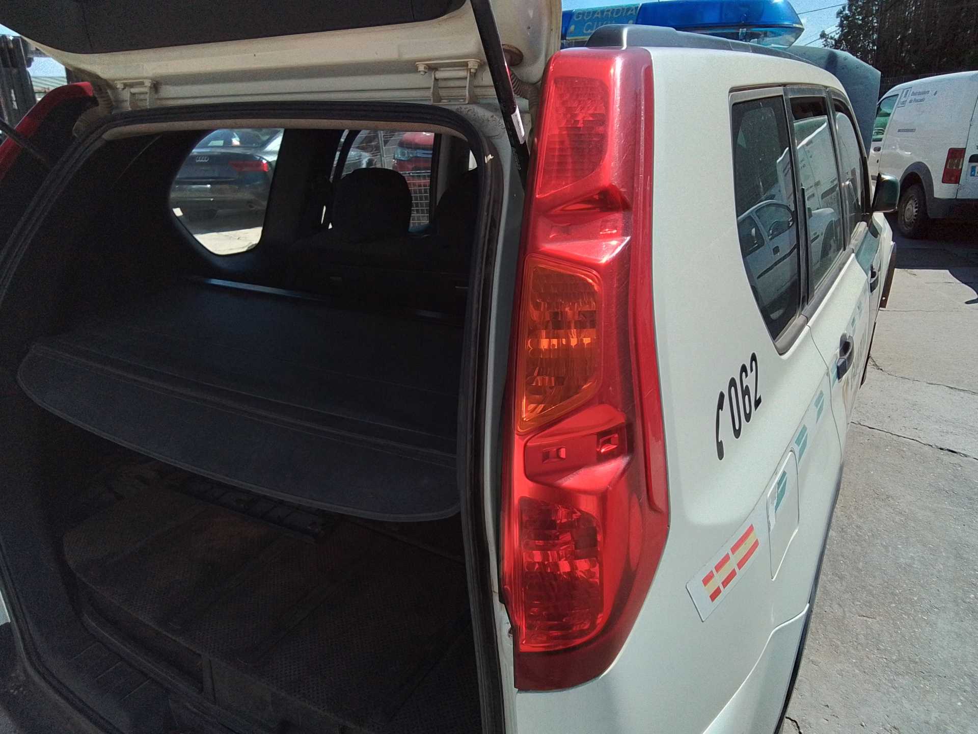 Recambio de piloto trasero derecho para nissan x-trail (t30) referencia OEM IAM   