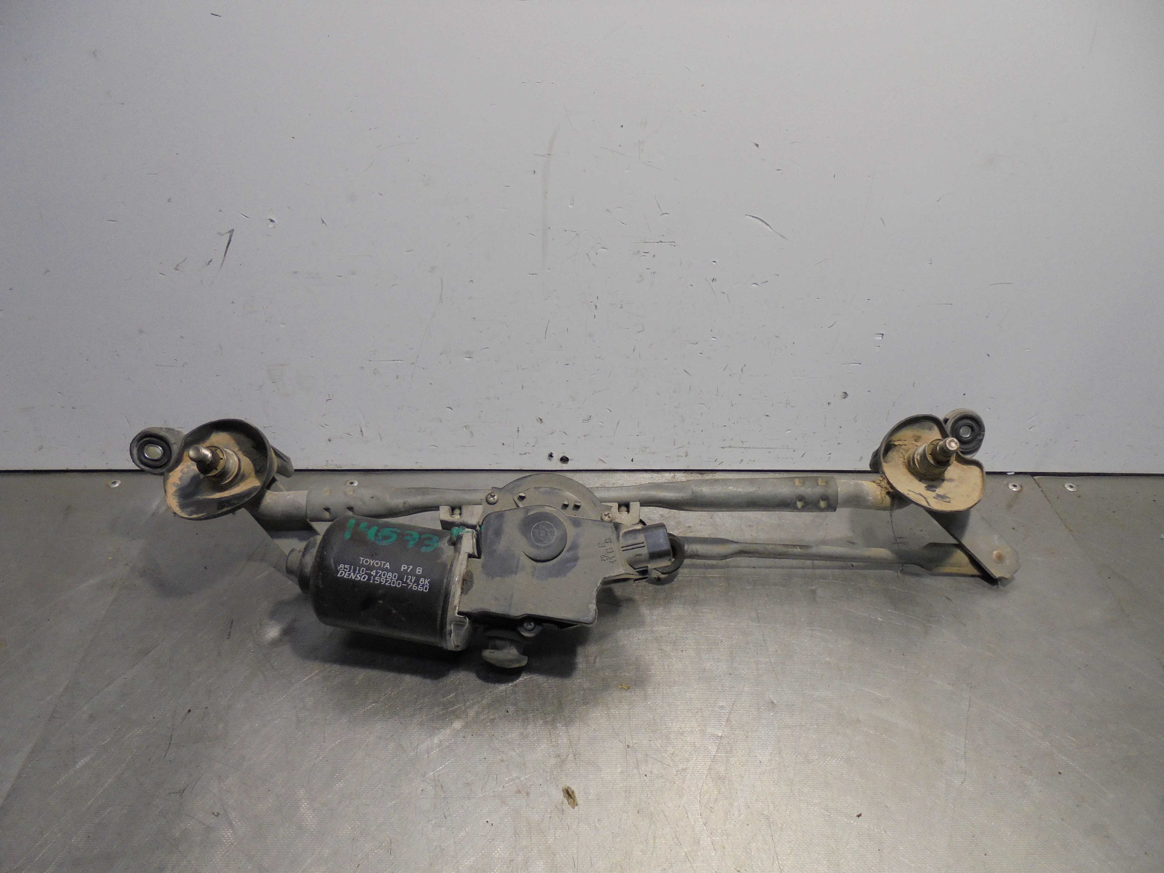 Recambio de motor limpia delantero para toyota prius (nhw20) executive referencia OEM IAM 8511047080 DENSO 