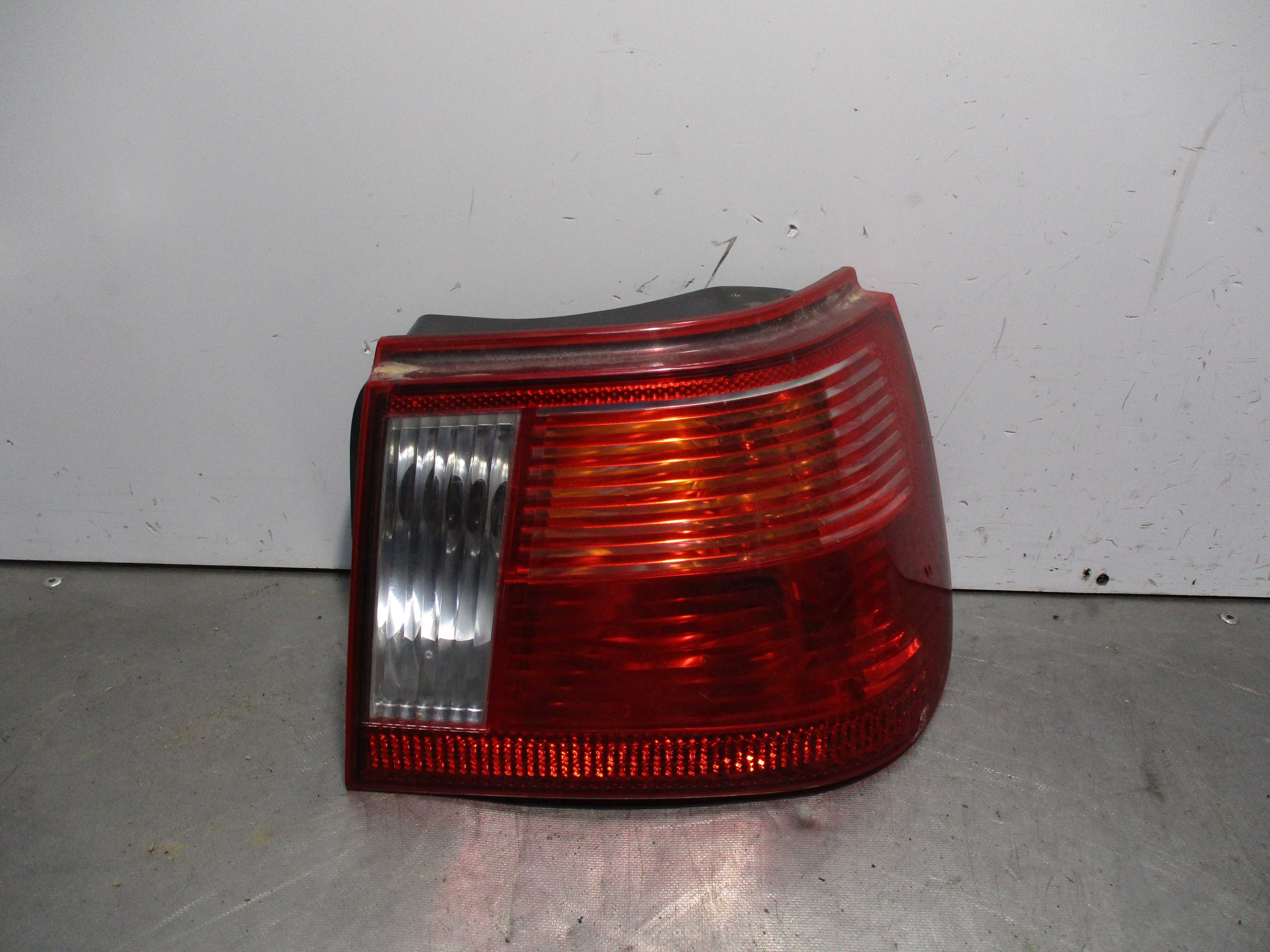 Recambio de piloto trasero derecho para seat ibiza (6k1) select referencia OEM IAM 6K6945258C  
