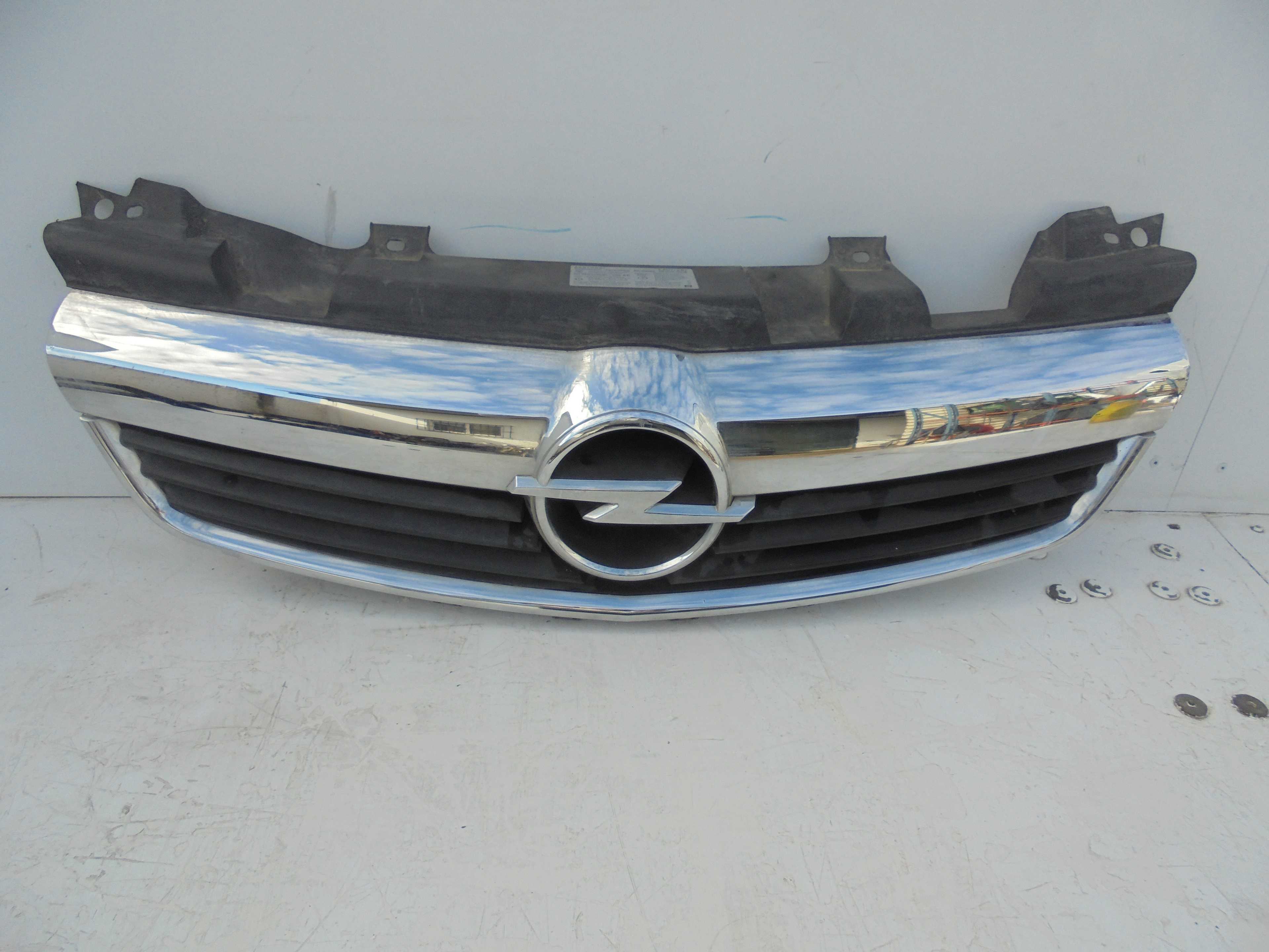 Recambio de rejilla delantera para opel zafira b cosmo referencia OEM IAM   