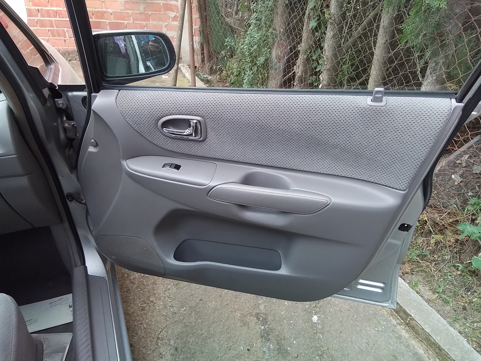Recambio de guarnecido puerta delantera derecha para mazda premacy (cp) 2.0 cat referencia OEM IAM   