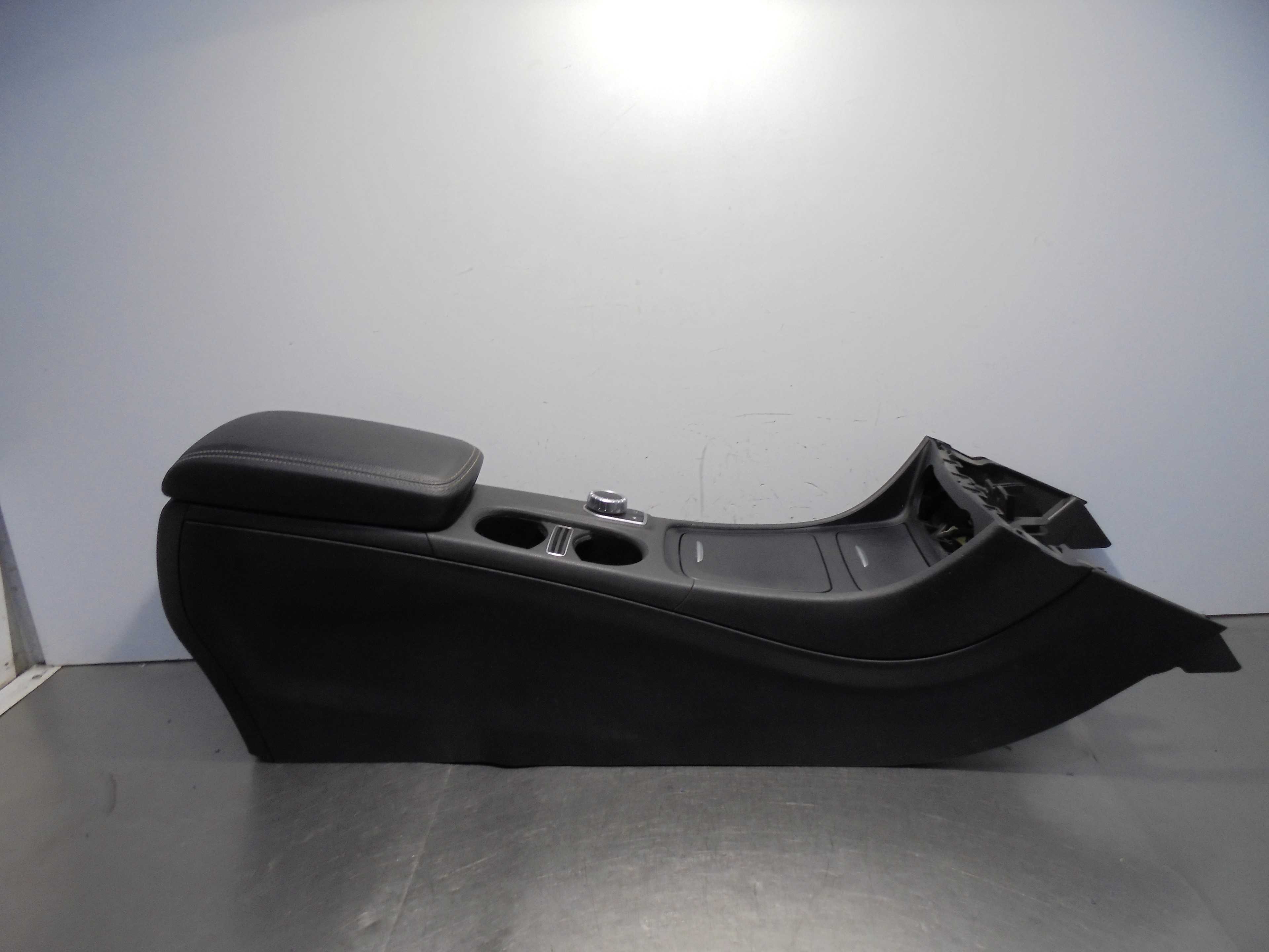 Recambio de consola central para mercedes-benz clase cla (w117) cla 220 cdi (117.303) referencia OEM IAM A1766807400  