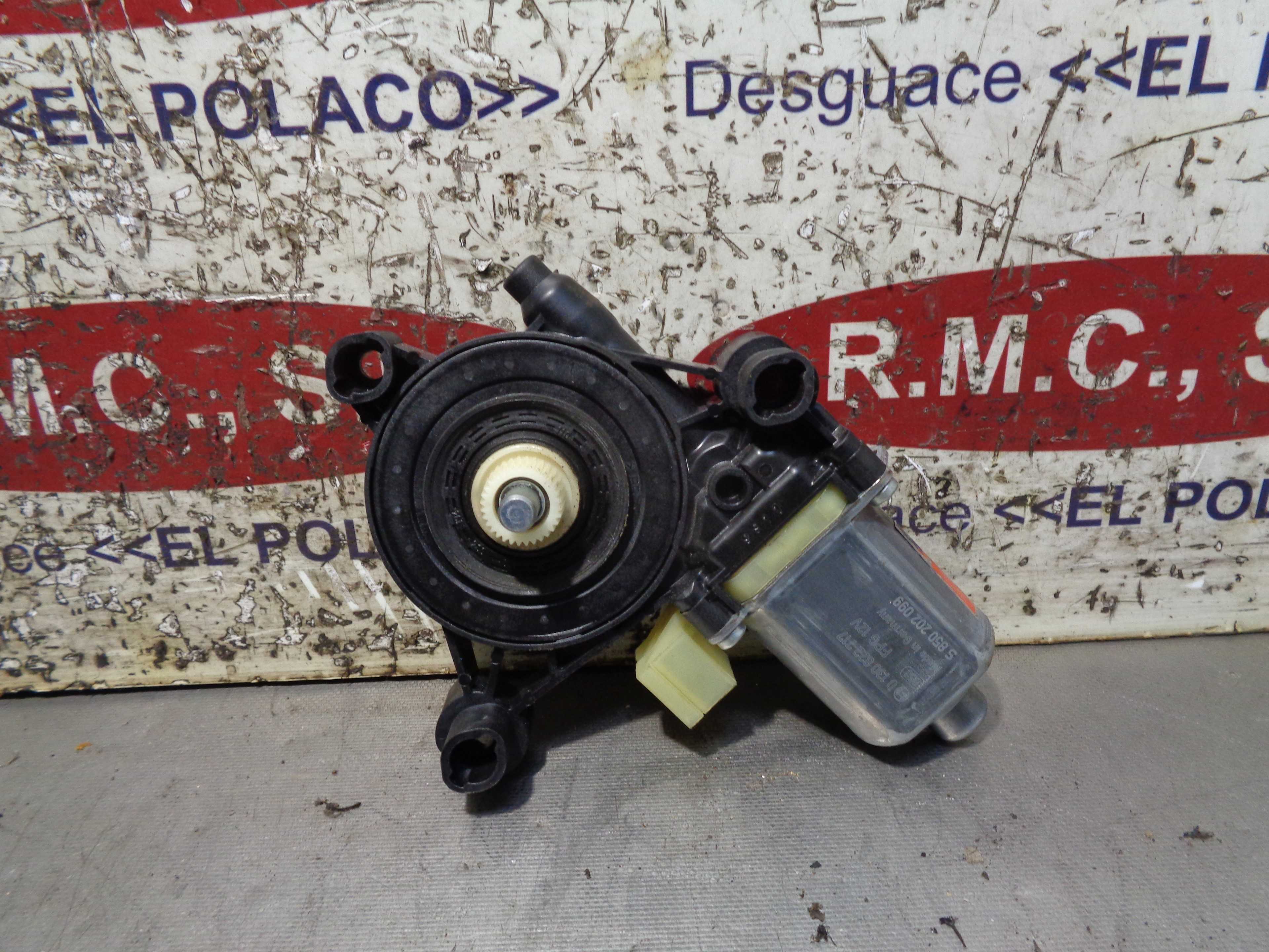Recambio de motor elevalunas delantero izquierdo para seat leon (5f1) reference referencia OEM IAM 0130822717 BOSCH 