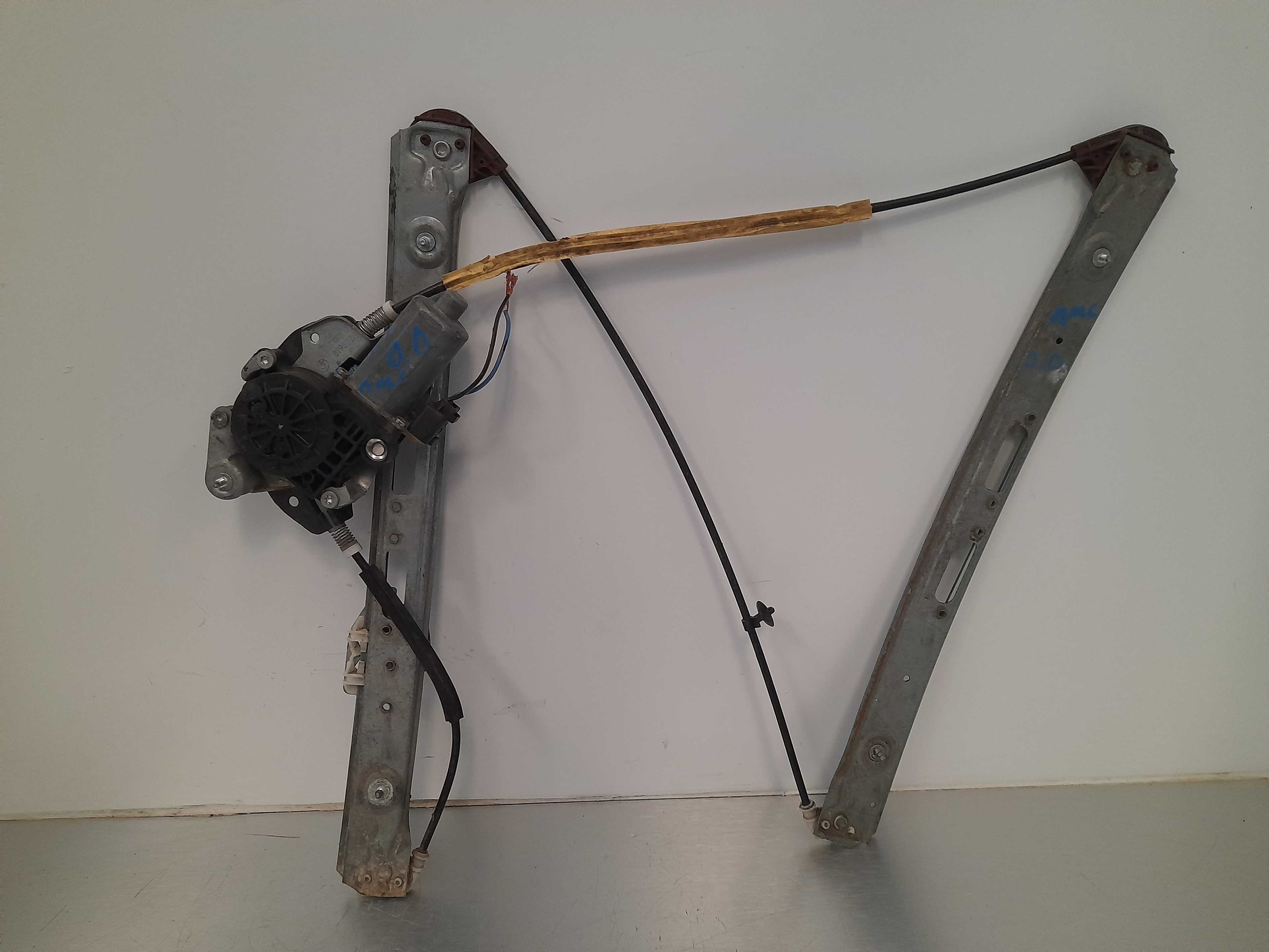 Recambio de elevalunas delantero derecho para bmw serie 3 berlina (e46) 318d referencia OEM IAM 8196038  