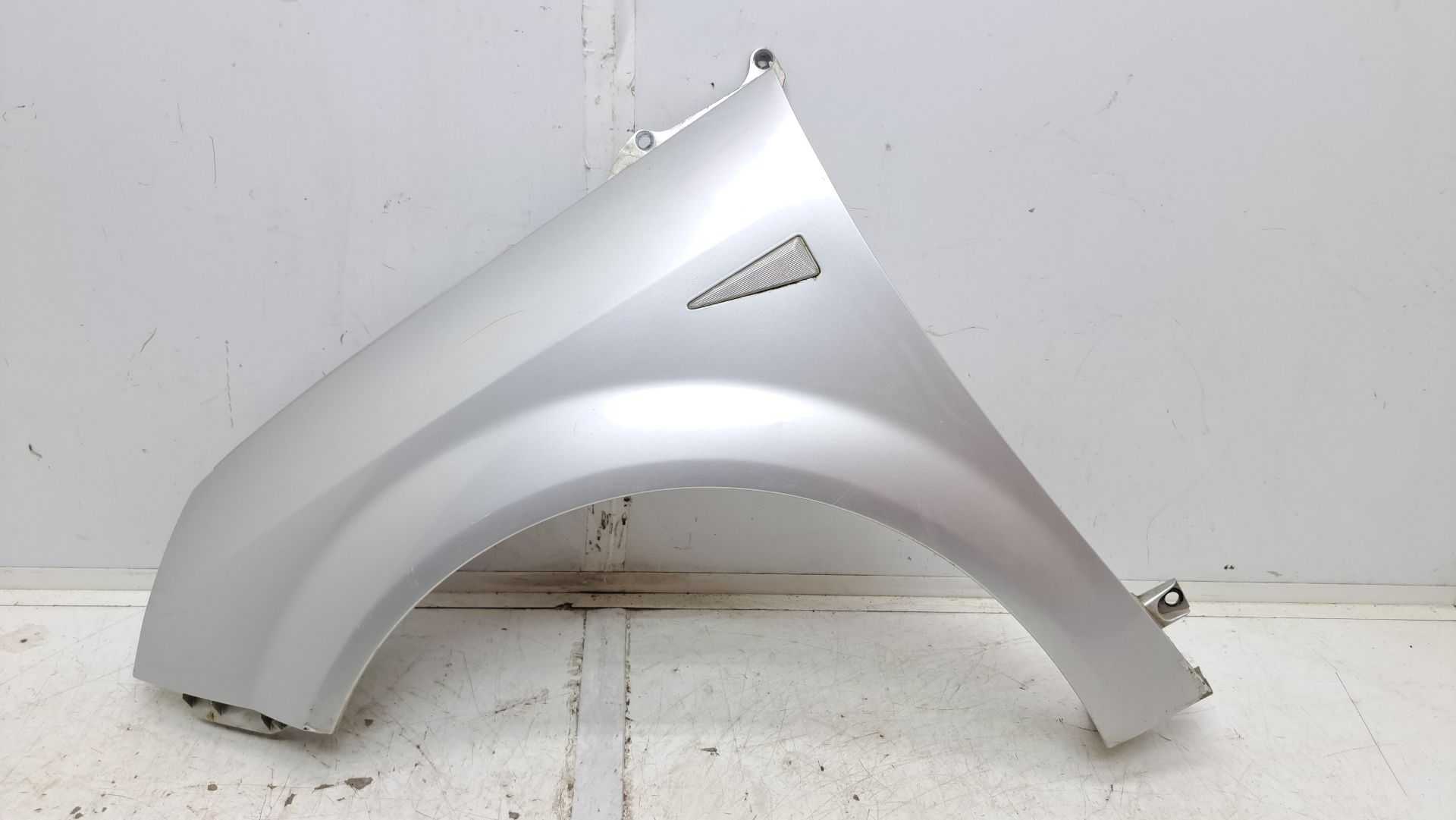 Recambio de aleta delantera izquierda para renault scenic ii authentique referencia OEM IAM 8200020568g  