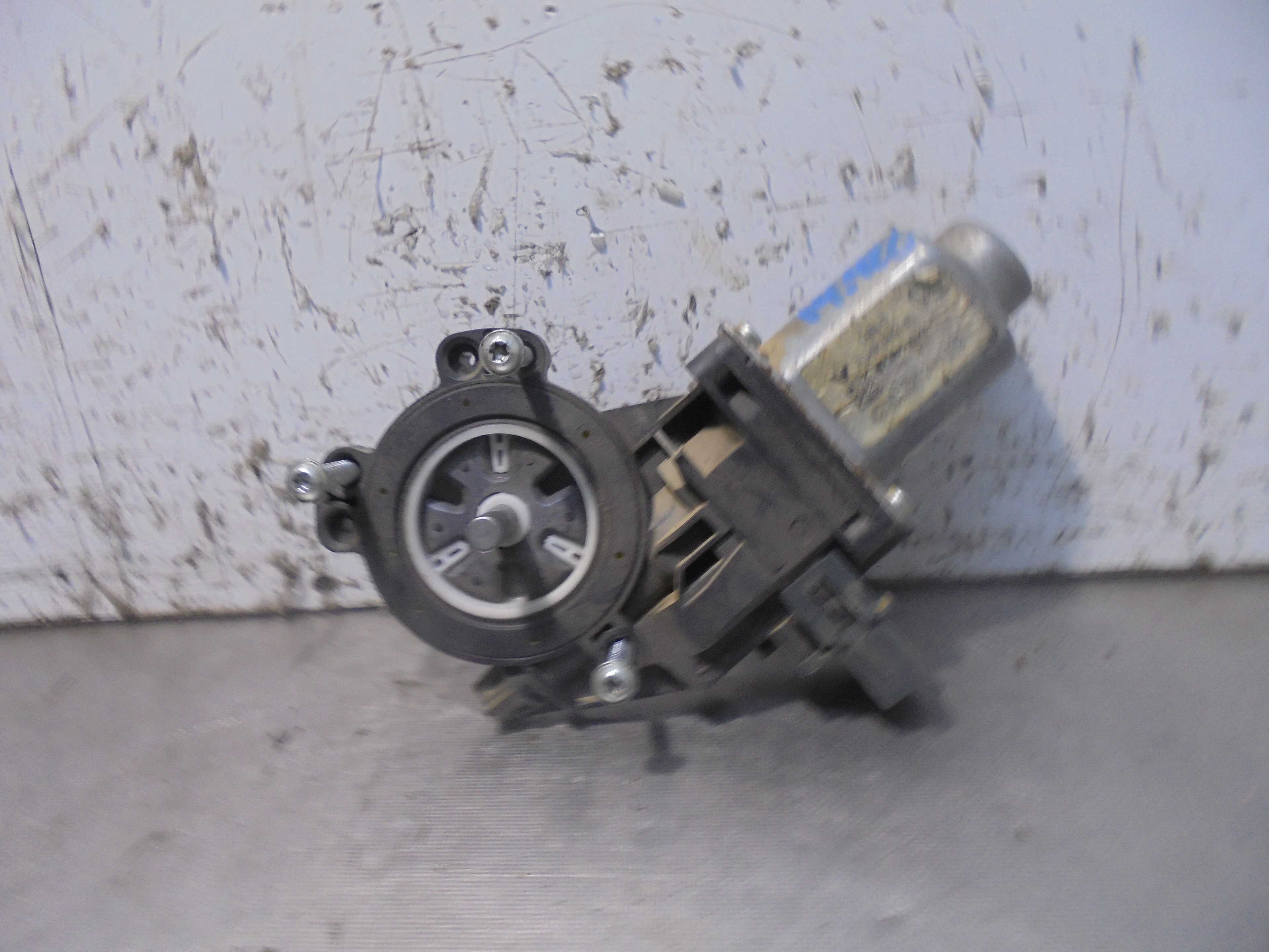 Recambio de motor elevalunas delantero izquierdo para renault megane iv berlina 5p bose-edition referencia OEM IAM C49006101 430