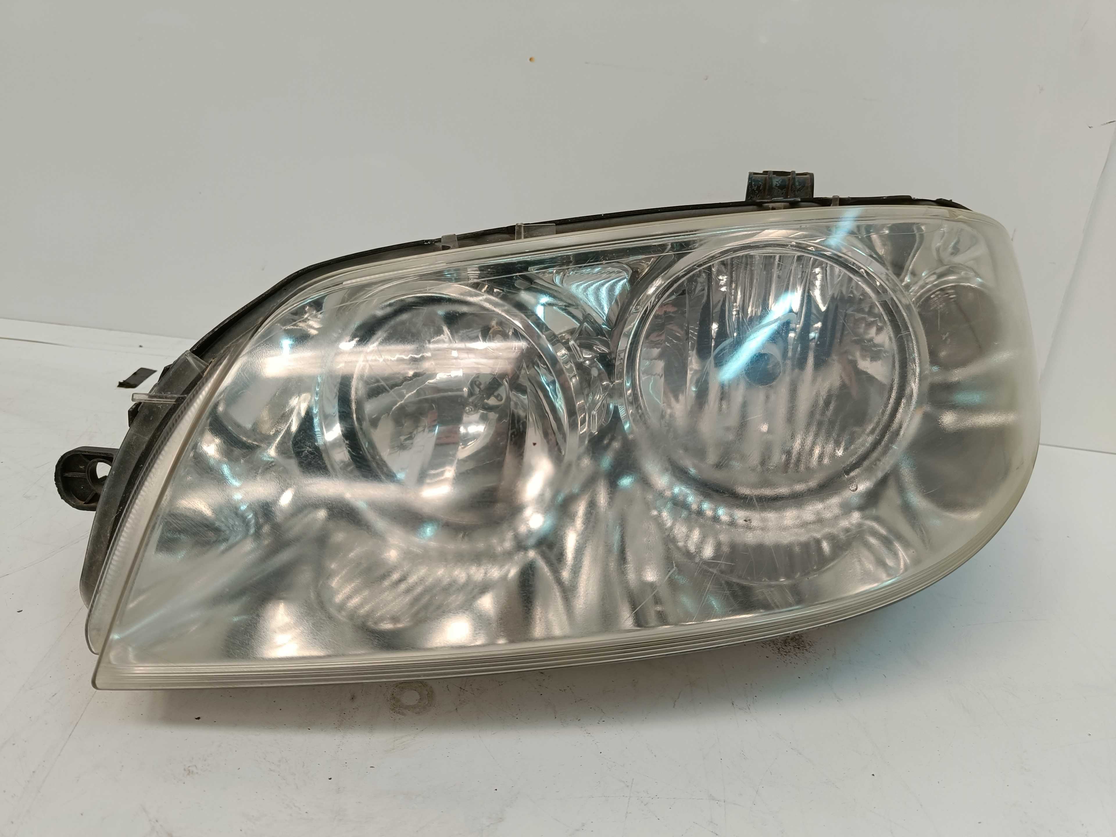 Recambio de faro izquierdo para fiat punto berlina (188) 1.2 8v referencia OEM IAM   