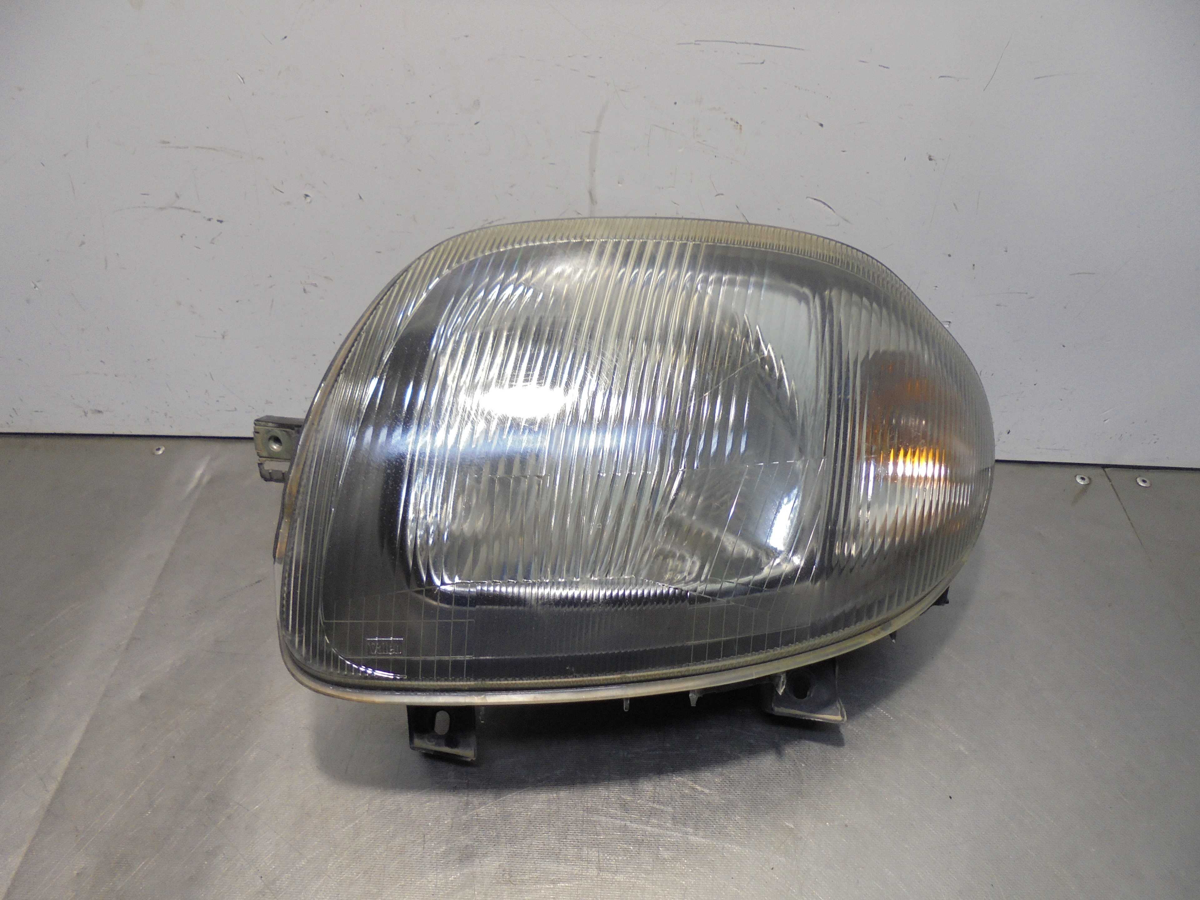 Recambio de faro izquierdo para renault clio ii fase i (b/cbo) 1.9 d referencia OEM IAM 7701697617 VALEO 