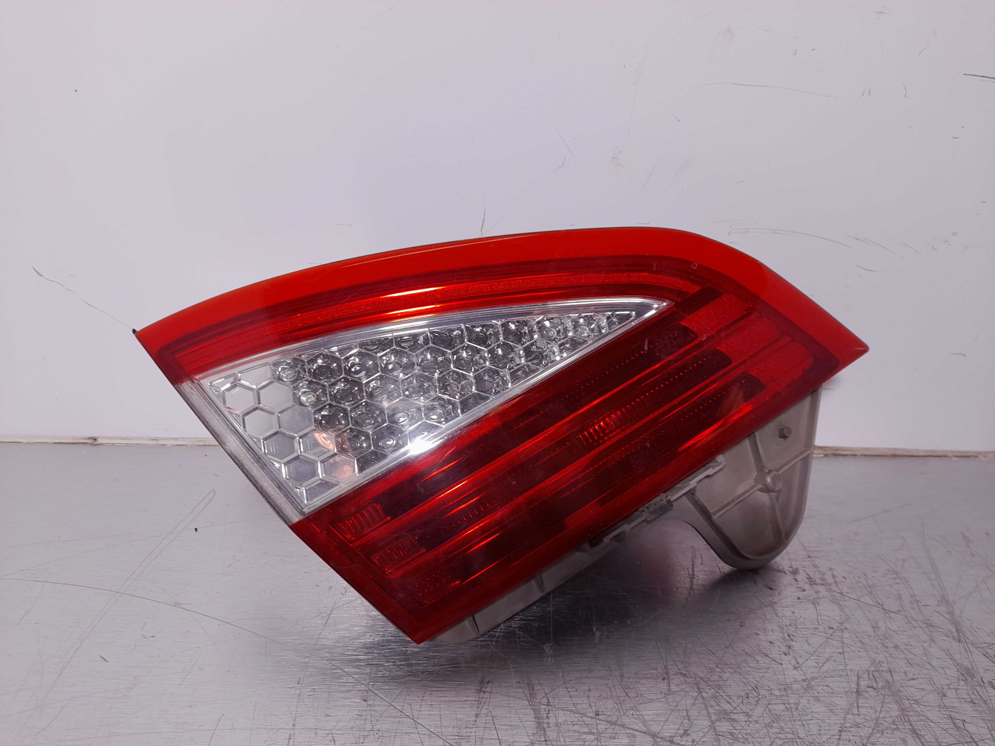 Recambio de piloto porton trasero izquierdo para ford mondeo ber. (ca2) limited edition referencia OEM IAM   