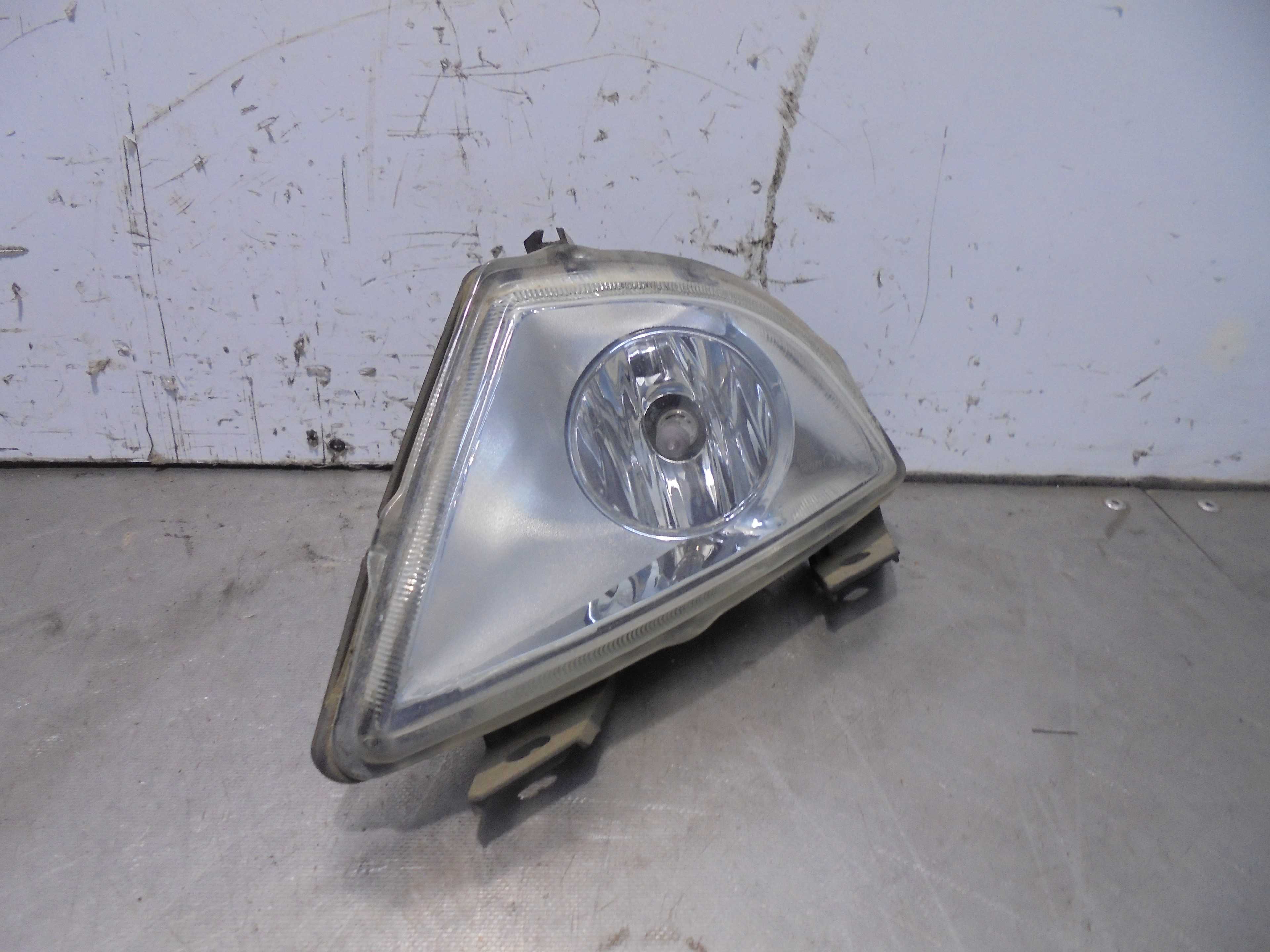 Recambio de faro antiniebla derecho para ford fiesta (cbk) ambiente referencia OEM IAM 89202189 VALEO 