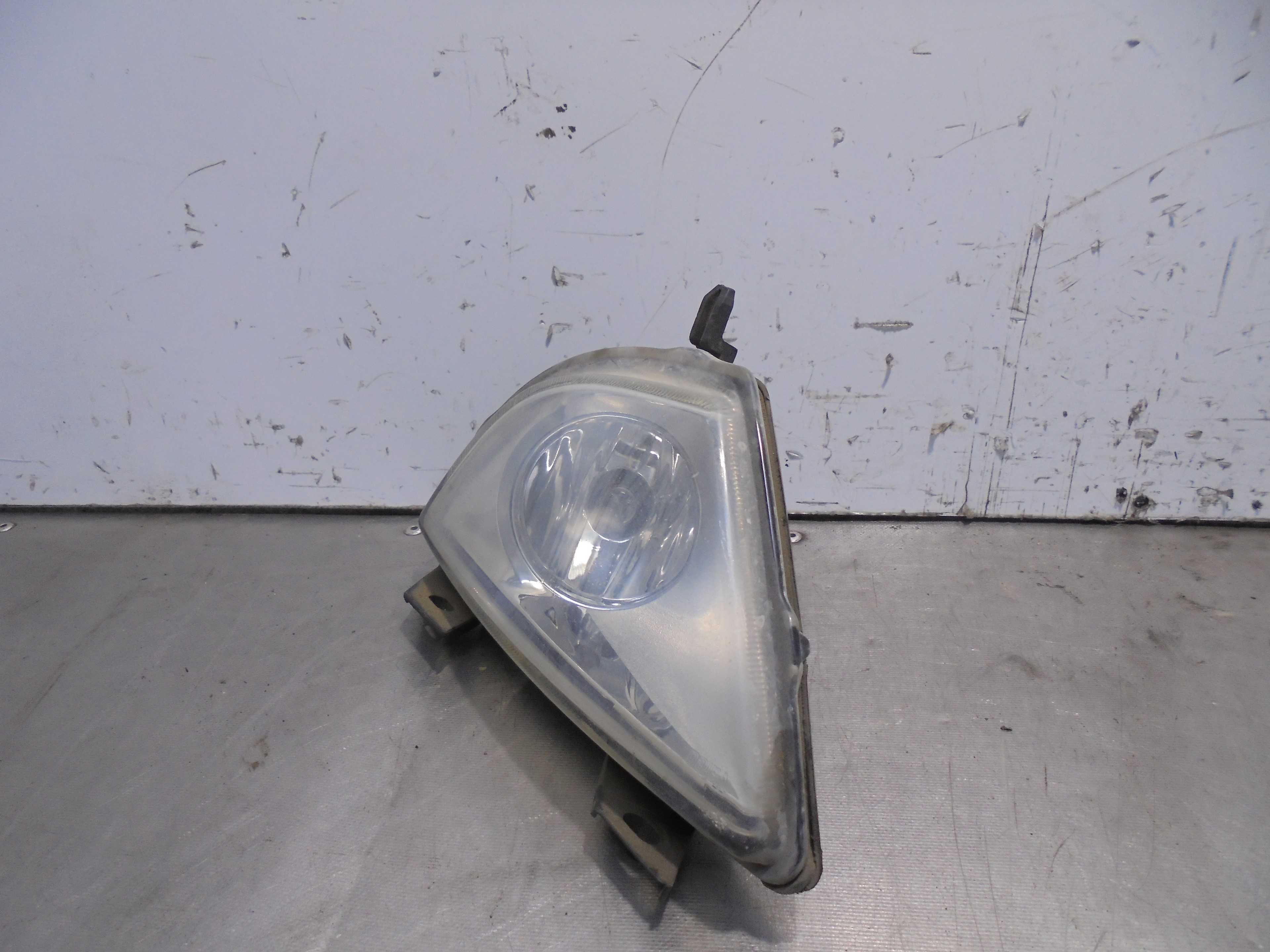 Recambio de faro antiniebla izquierdo para ford fiesta (cbk) ambiente referencia OEM IAM 89202172 VALEO 