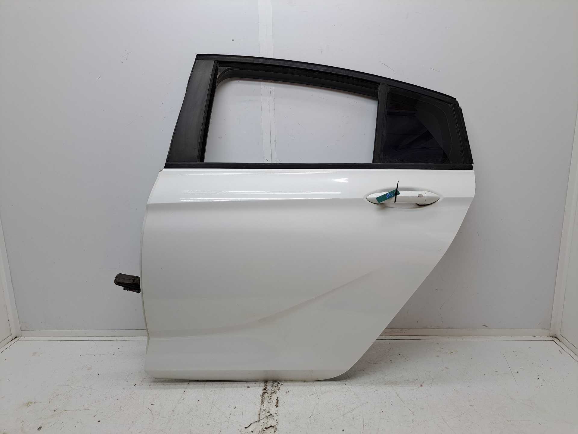 Recambio de puerta trasera izquierda para opel insignia grand sport 1.6 cdti dpf referencia OEM IAM   