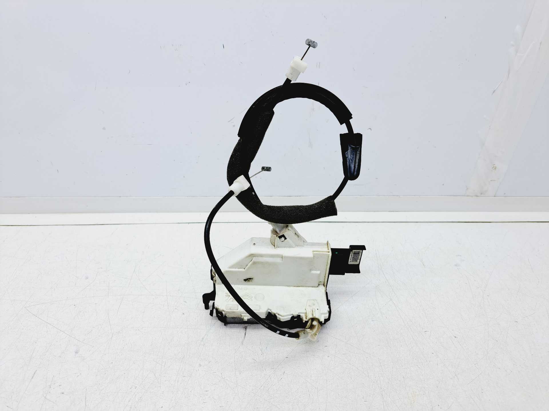 Recambio de cerradura puerta delantera derecha para citroën berlingo 1.6 16v hdi referencia OEM IAM 828405  
