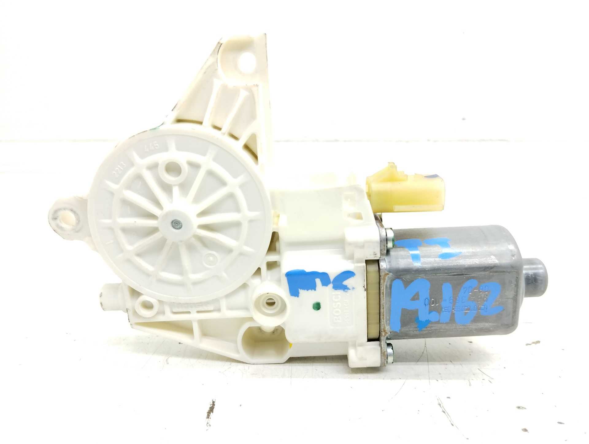 Recambio de motor elevalunas trasero izquierdo para dodge journey se referencia OEM IAM 964369100 0130822475 BOSCH