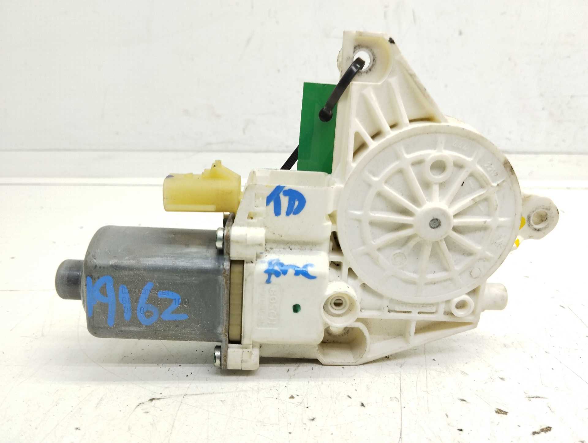 Recambio de motor elevalunas trasero derecho para dodge journey se referencia OEM IAM 964368100 0130822474 BOSCH