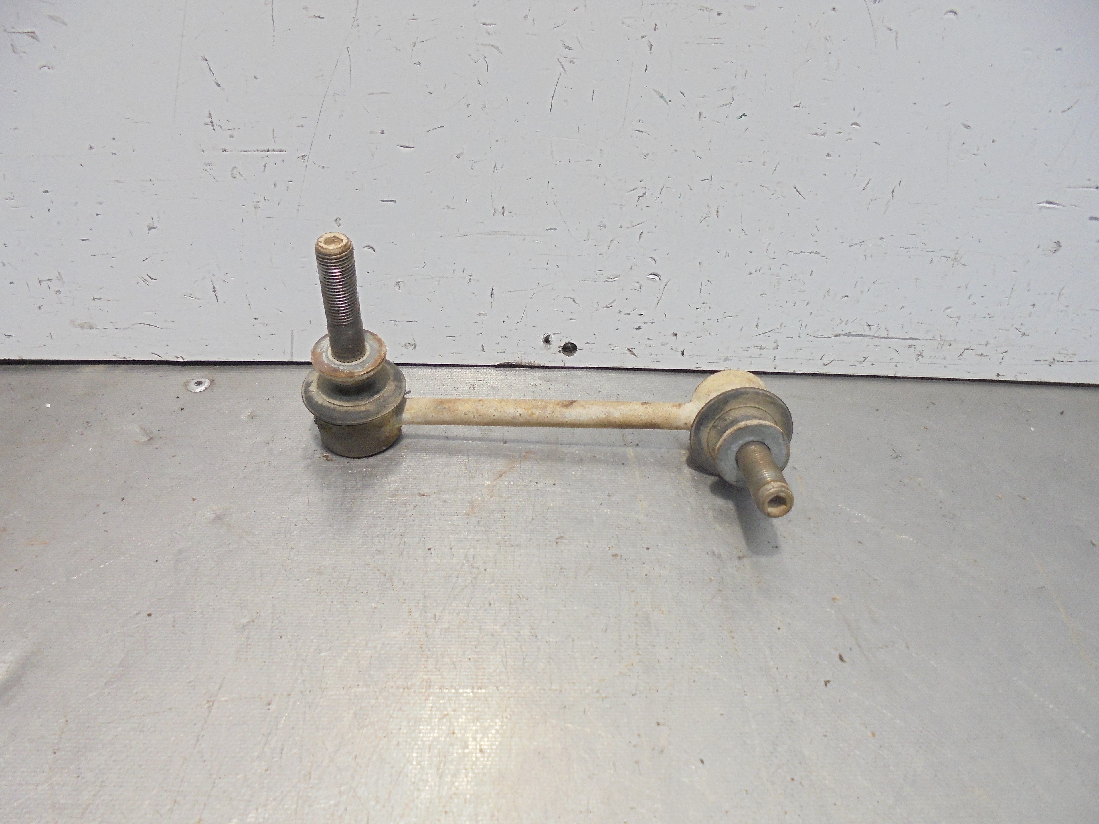 Recambio de bieleta estabilizadora delantera derecha para toyota land cruiser (j12) 3.0 turbodiesel referencia OEM IAM   
