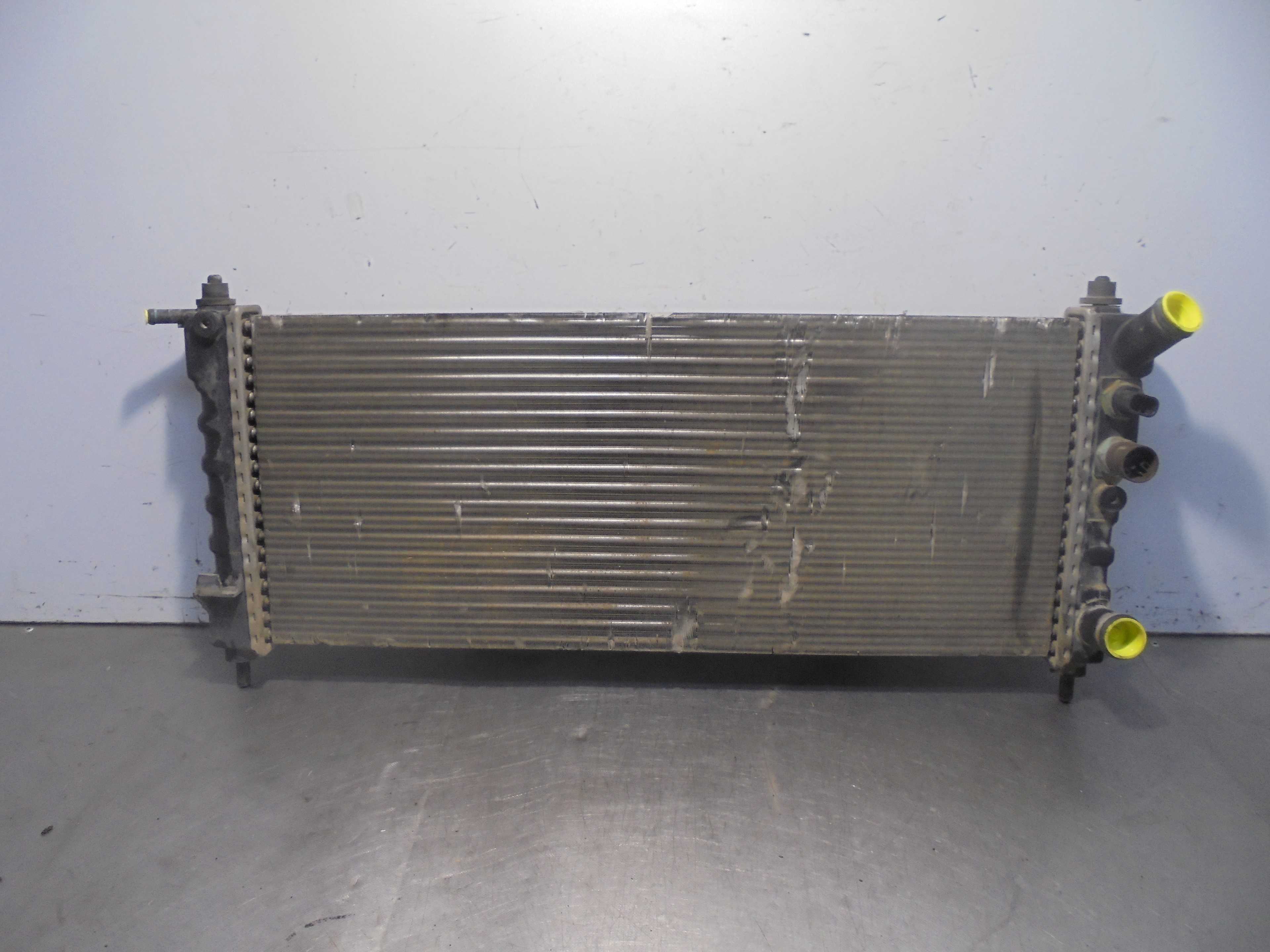 Recambio de radiador agua para opel corsa b referencia OEM IAM 8038845  