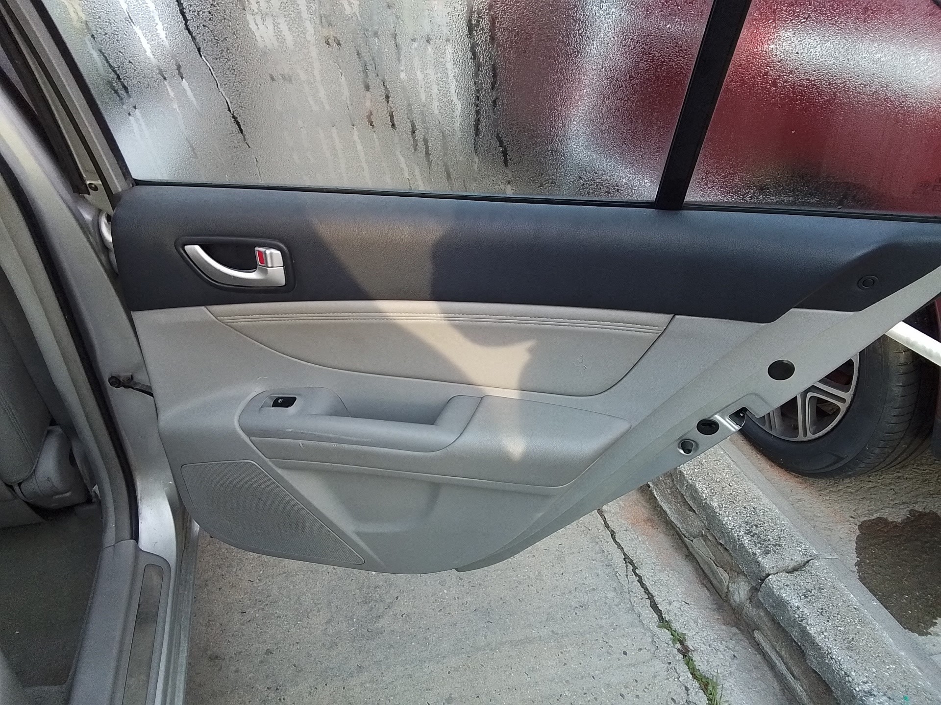 Recambio de guarnecido puerta trasera derecha para hyundai sonata (nf) 2.0 crdi cat referencia OEM IAM   