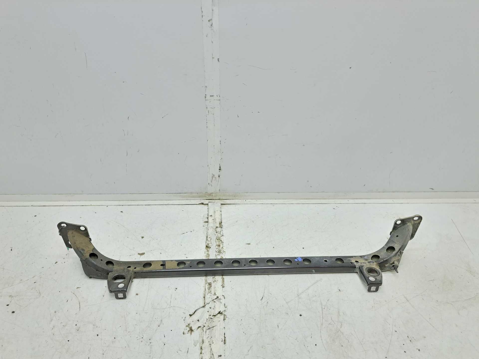 Recambio de travesaño inferior para opel insignia grand sport 1.6 cdti dpf referencia OEM IAM   