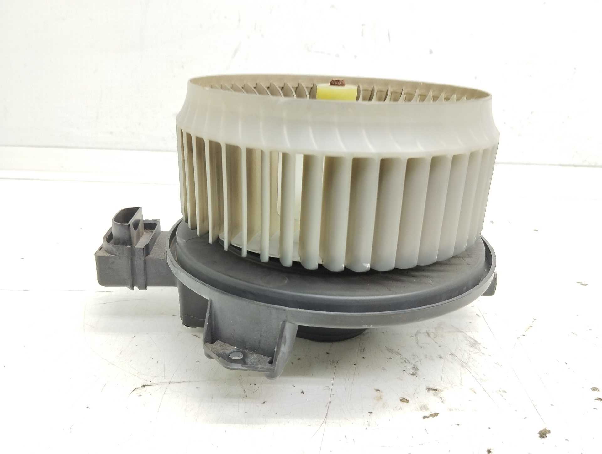 Recambio de motor calefaccion para dodge journey se referencia OEM IAM AY272705011 DENSO 