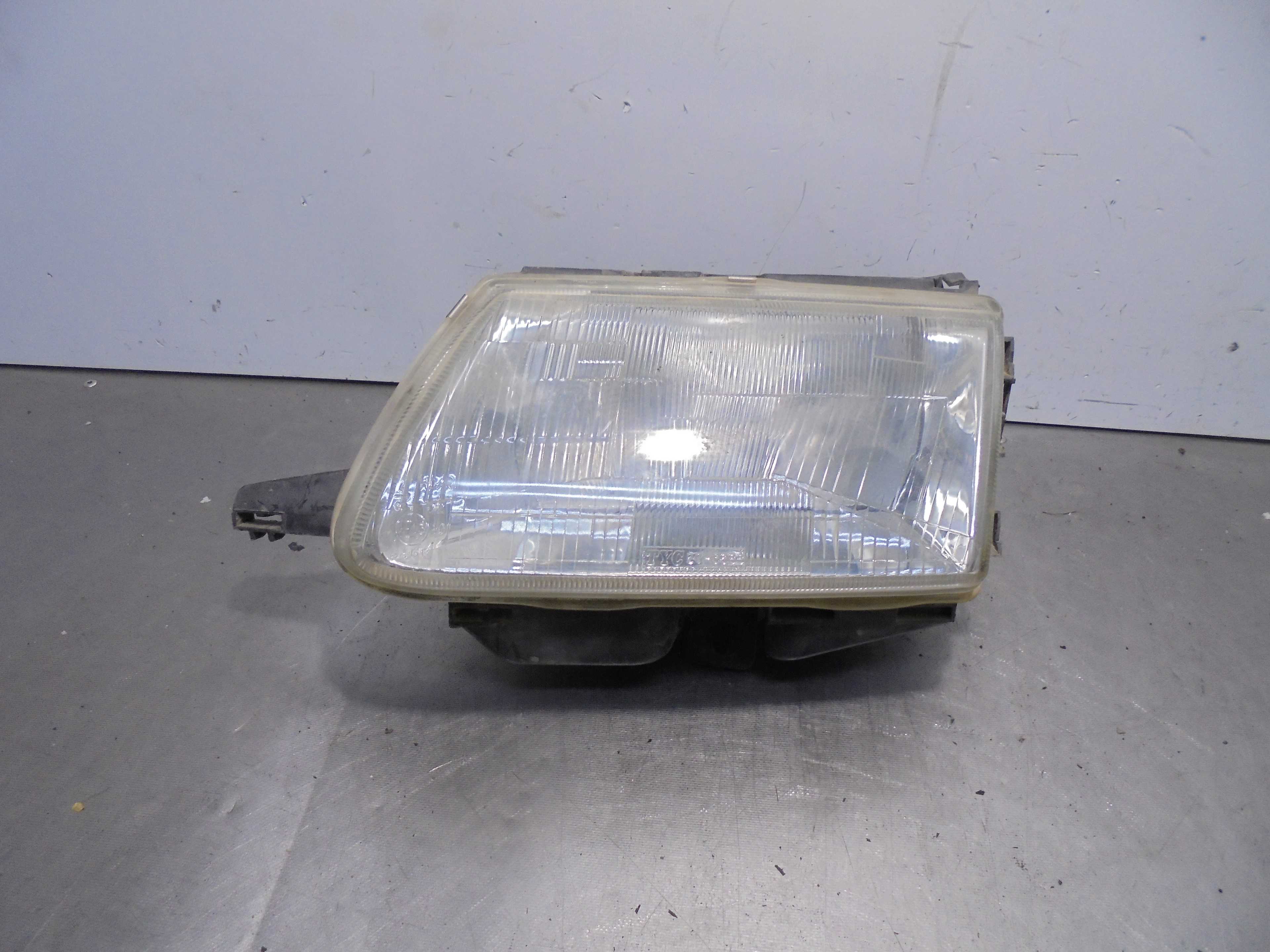 Recambio de faro izquierdo para citroën saxo 1.5 d x referencia OEM IAM   