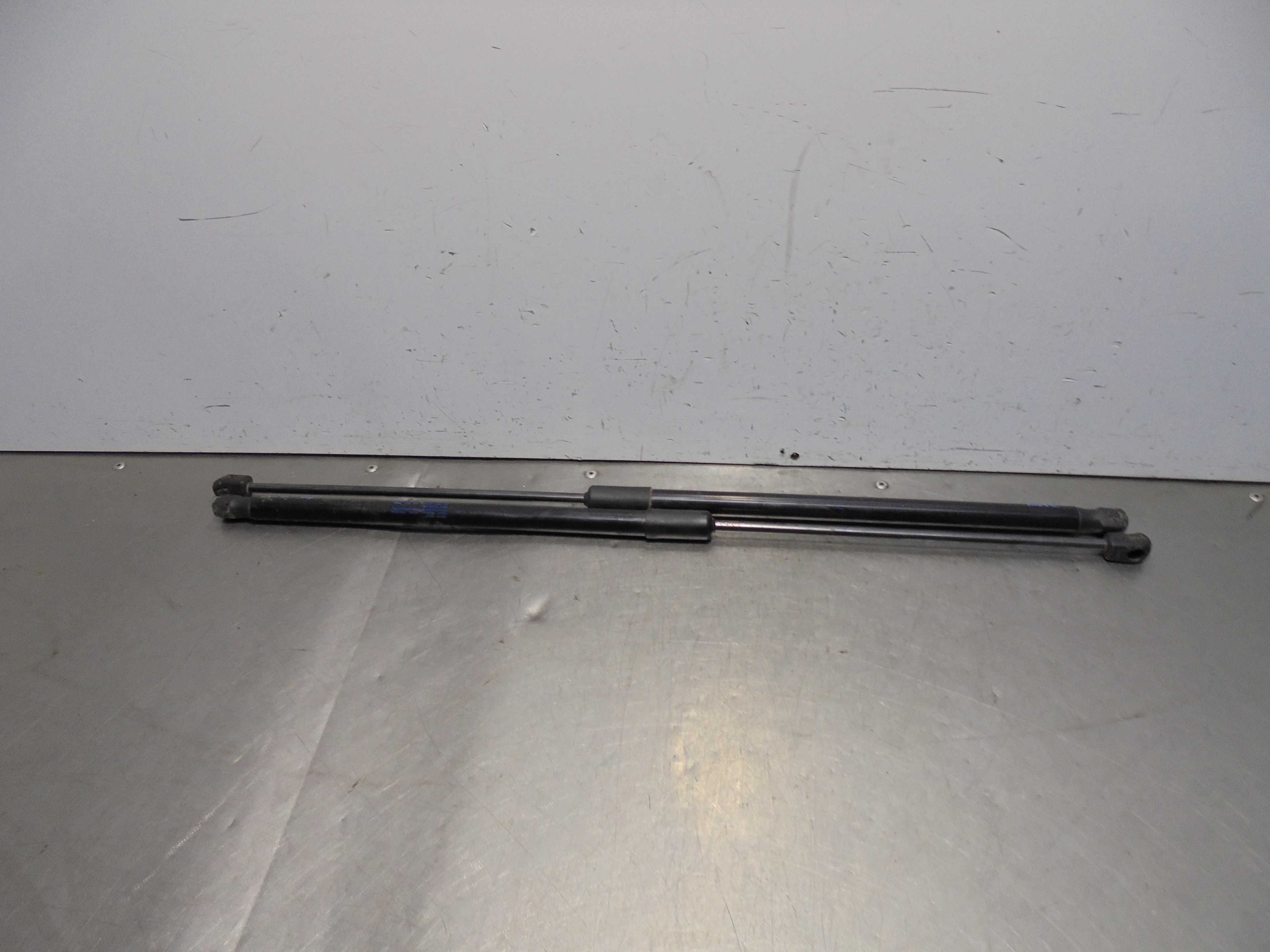 Recambio de amortiguadores maletero / porton para skoda kamiq (nw4) active referencia OEM IAM 658827550A  
