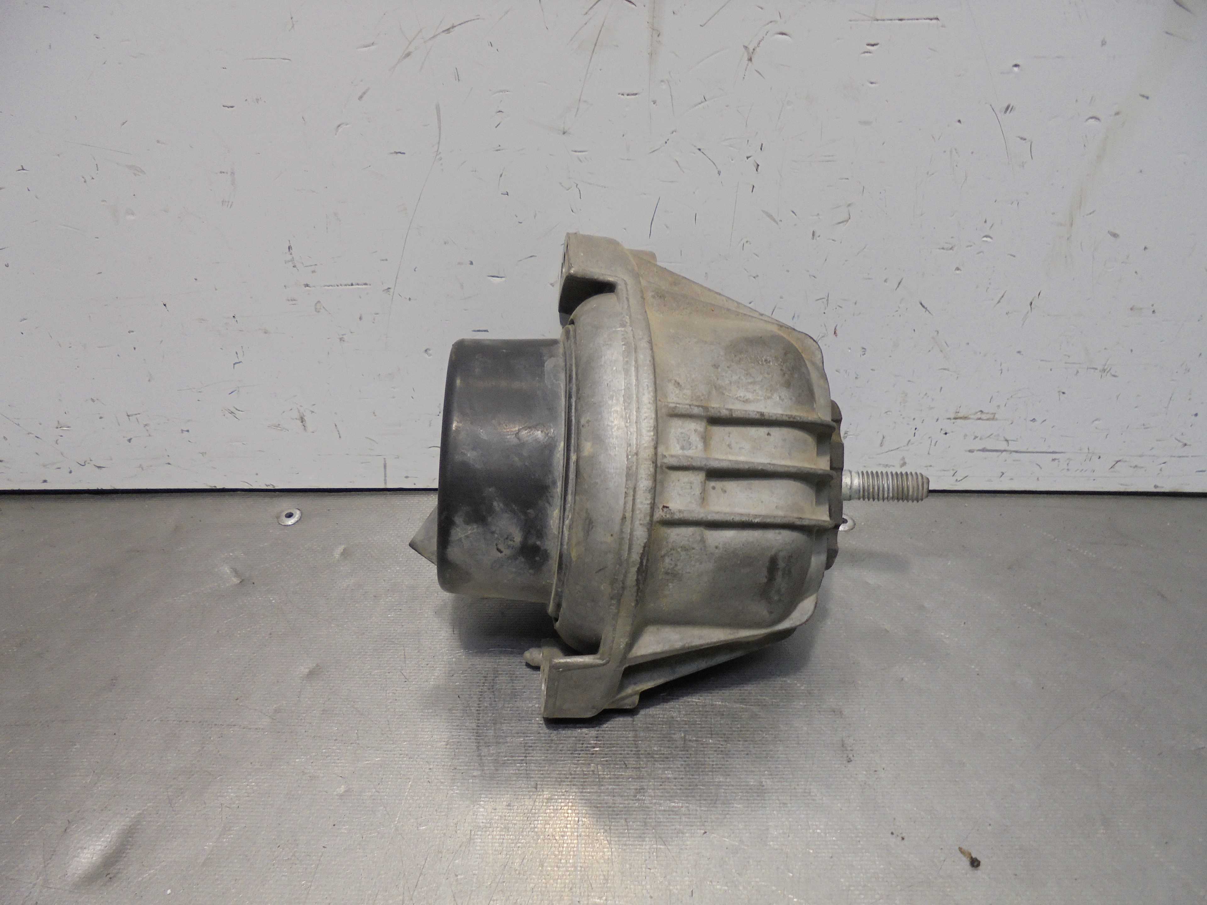 Recambio de soporte motor derecho para bmw serie 3 berlina (e90) 320d efficientdynamics edition referencia OEM IAM 677374203  