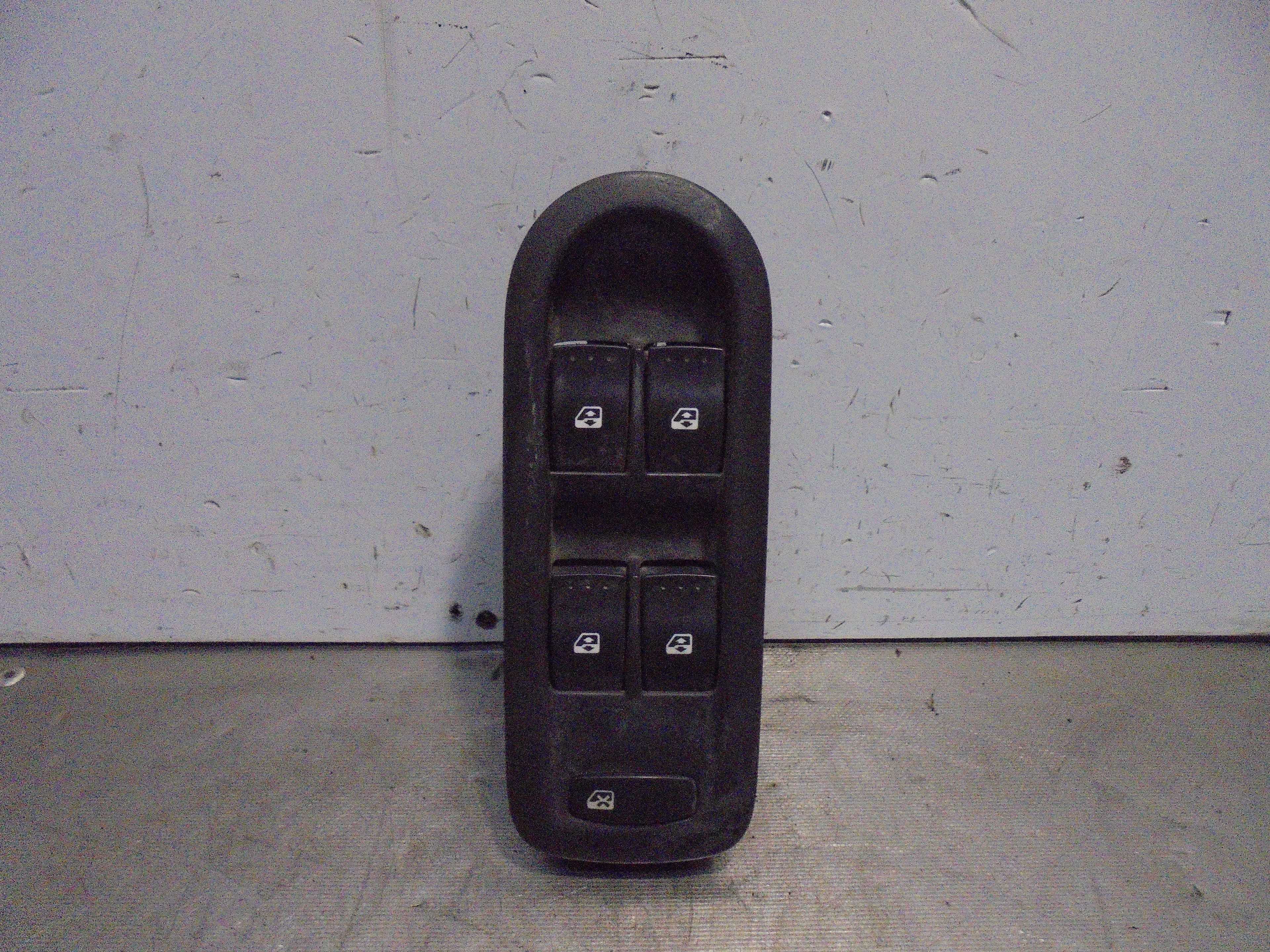 Recambio de mando elevalunas delantero izquierdo para renault scenic ii authentique referencia OEM IAM 156018070  