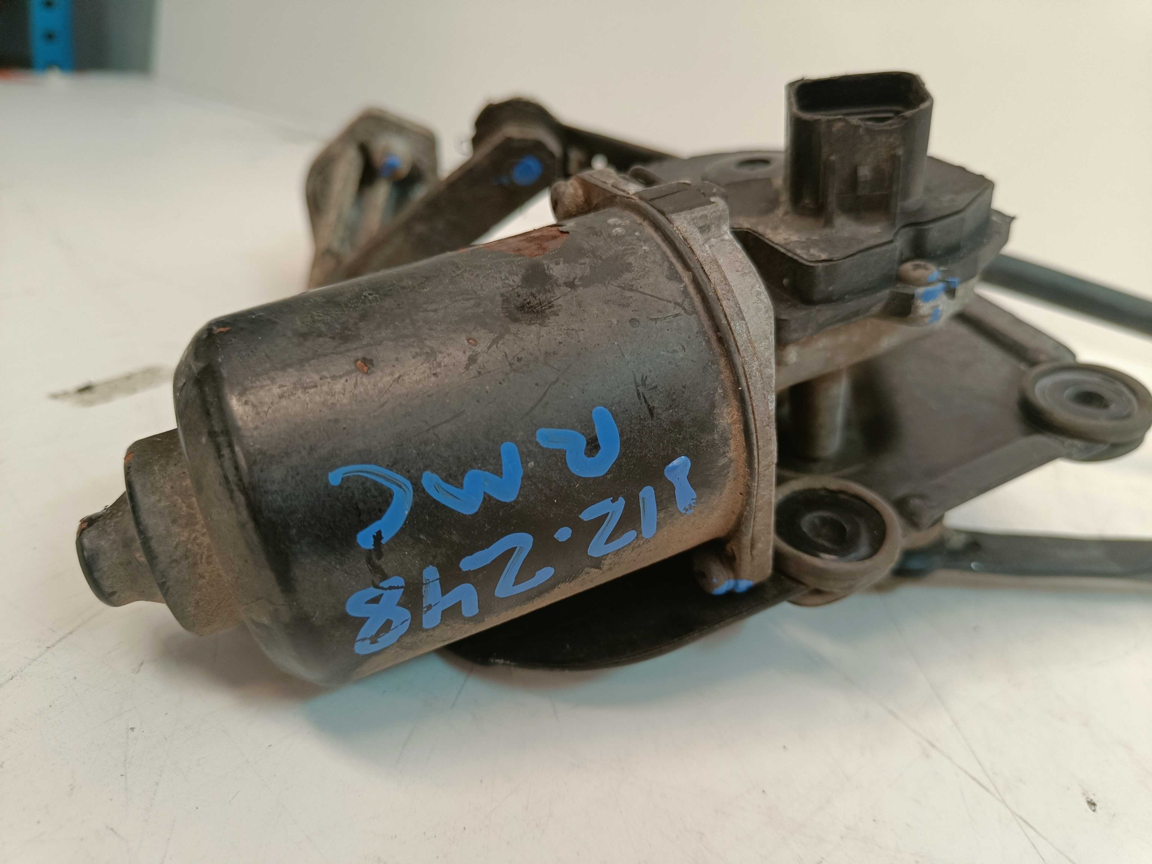 Recambio de motor limpia delantero para kia carnival ii 2.9 cdri ex referencia OEM IAM   