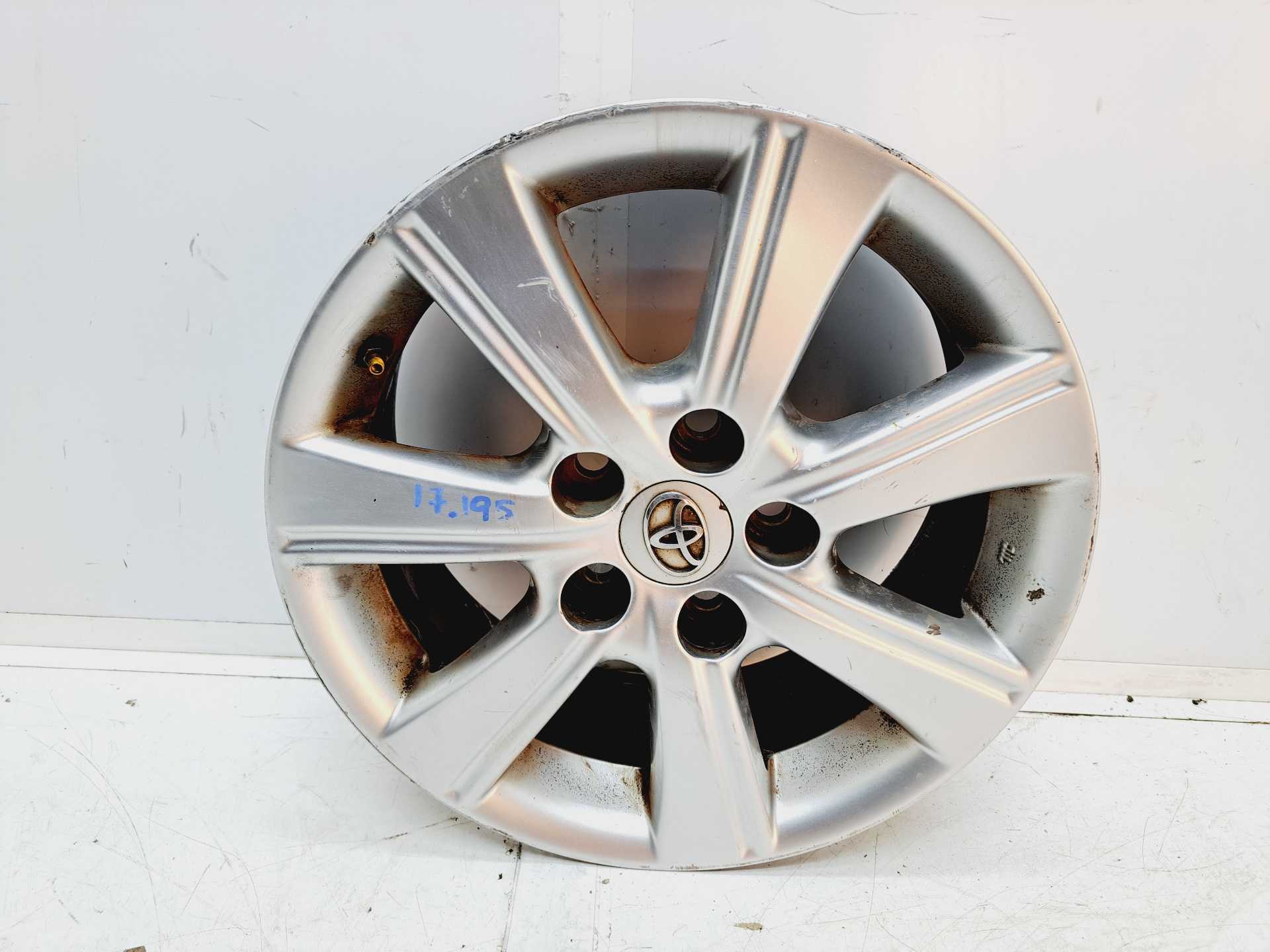 Recambio de llanta para toyota avensis (t27) 2.0 d-4d cat referencia OEM IAM 426110F150 R16 