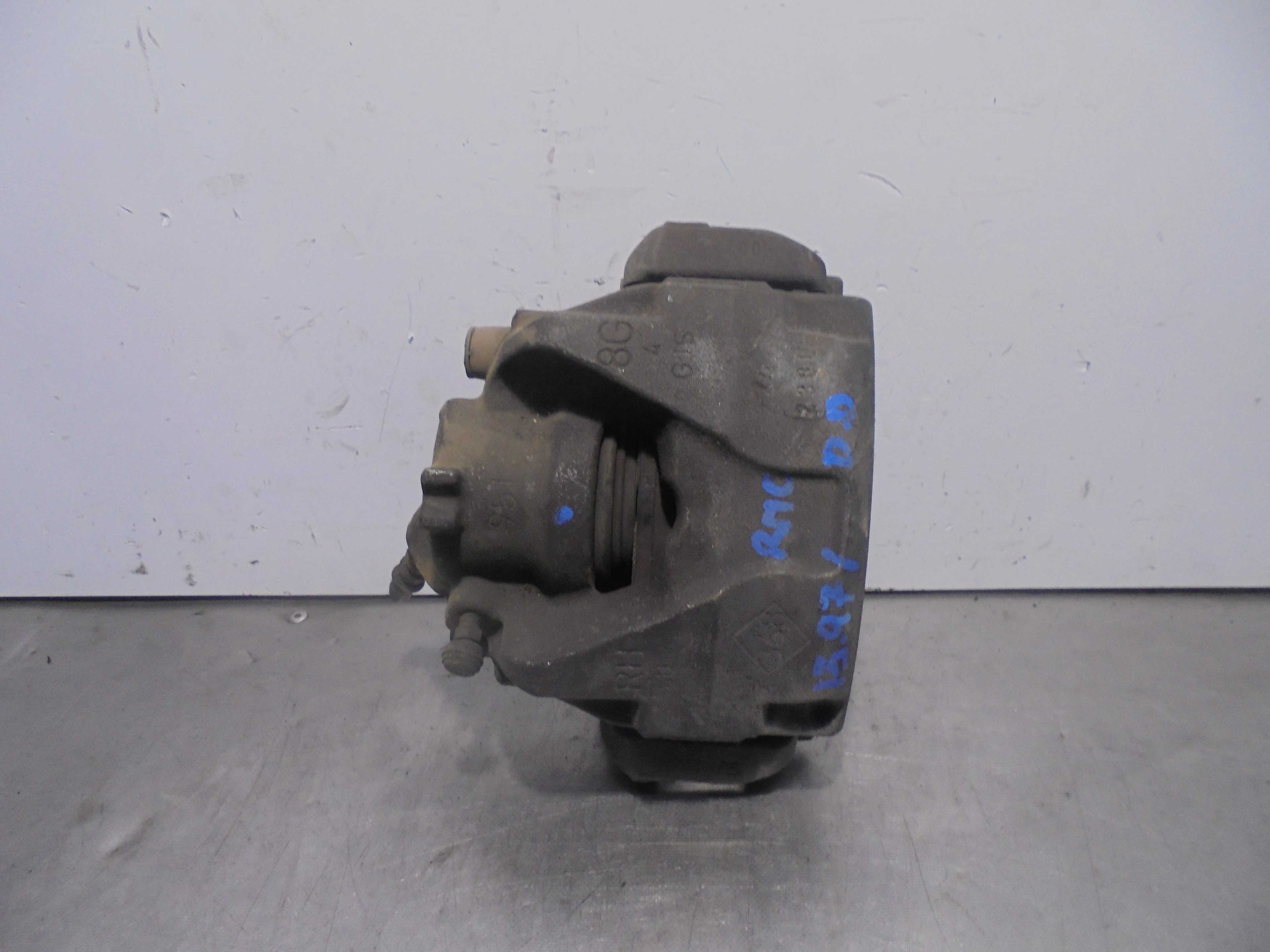 Recambio de pinza de freno delantera derecha para renault megane iii berlina 5 p dynamique referencia OEM IAM   
