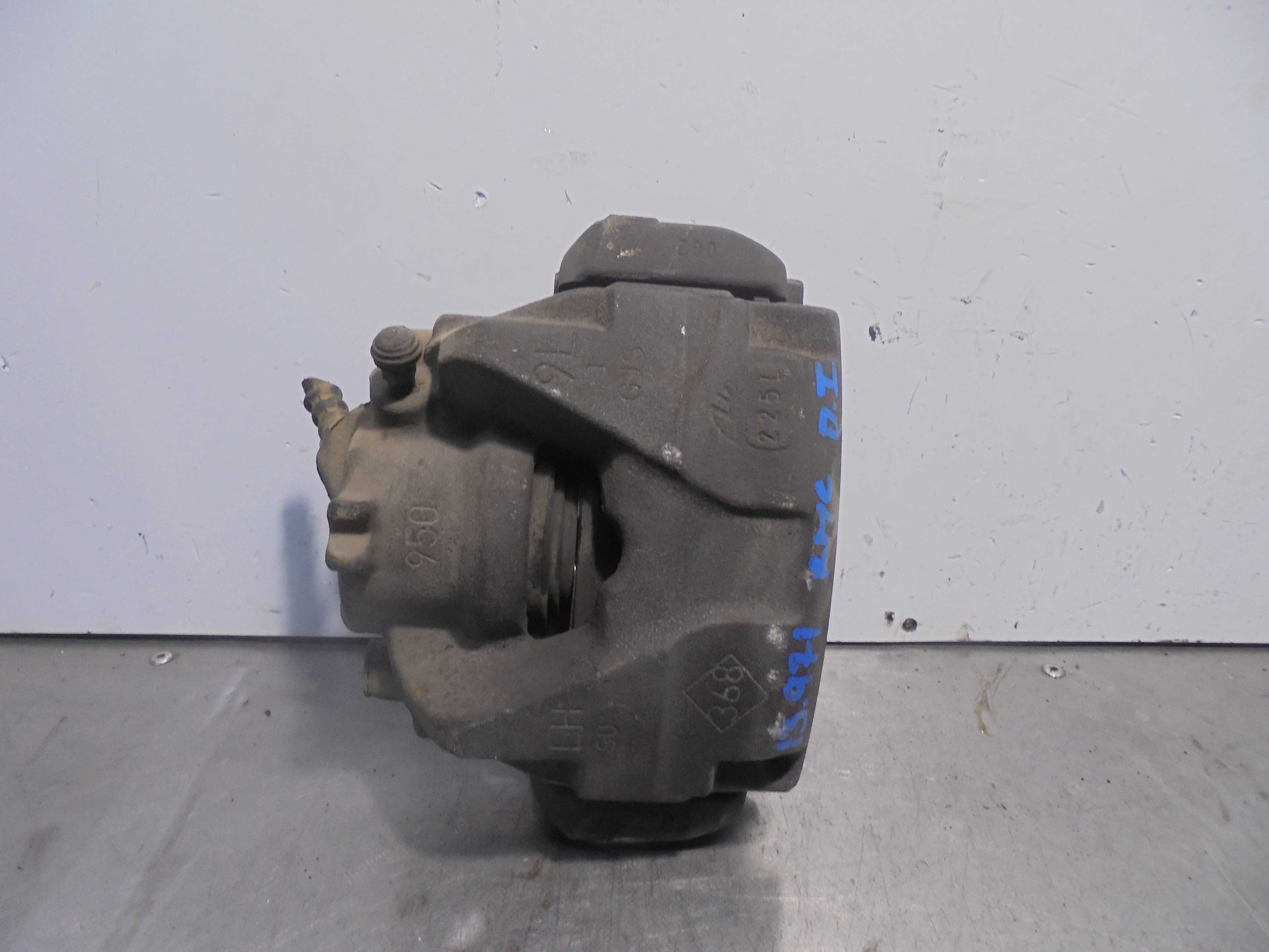 Recambio de pinza de freno delantera izquierda para renault megane iii berlina 5 p dynamique referencia OEM IAM   