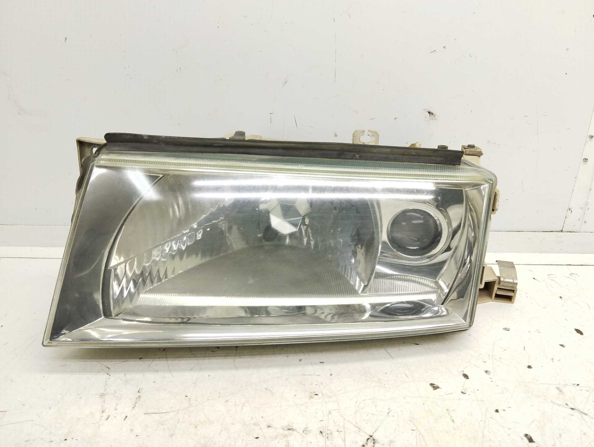Recambio de faro izquierdo para skoda octavia combi (1u5) 1.9 tdi slx (81kw) referencia OEM IAM 1U1941017D  