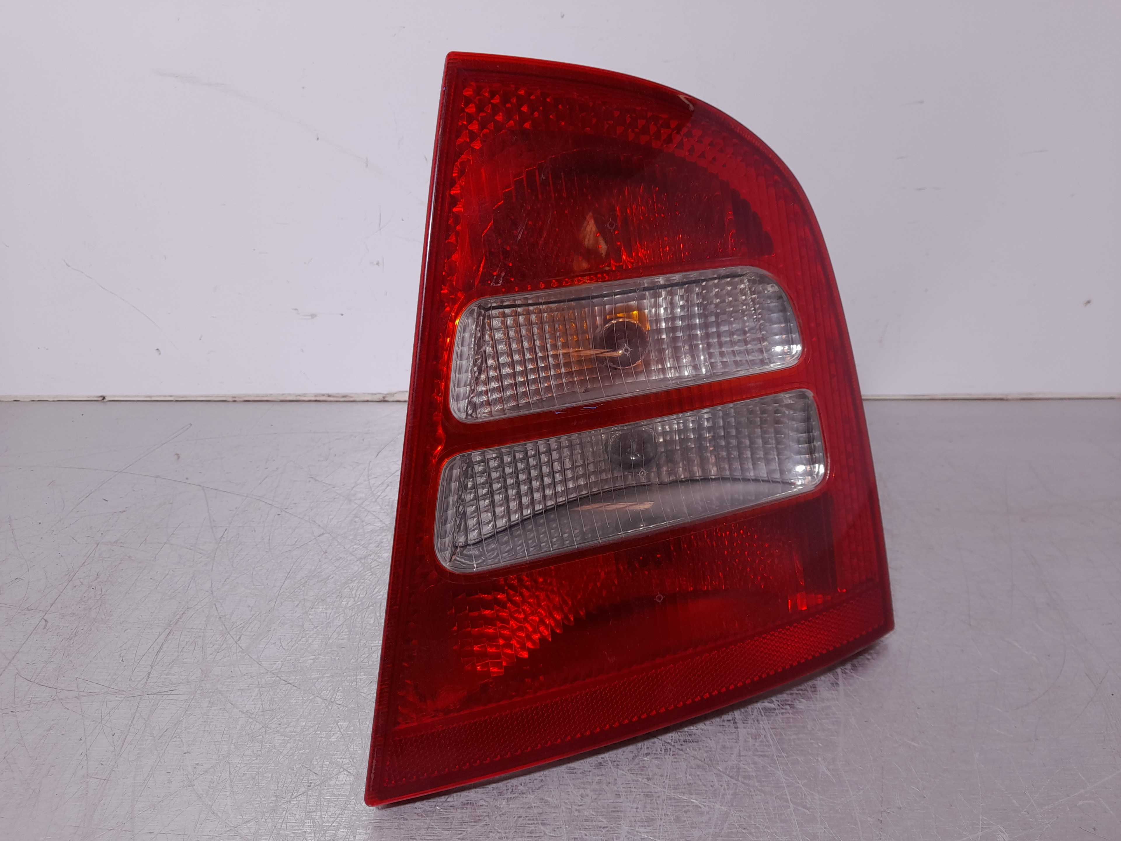 Recambio de piloto trasero derecho para skoda octavia combi (1u5) 1.9 tdi slx (81kw) referencia OEM IAM 1U6945096  