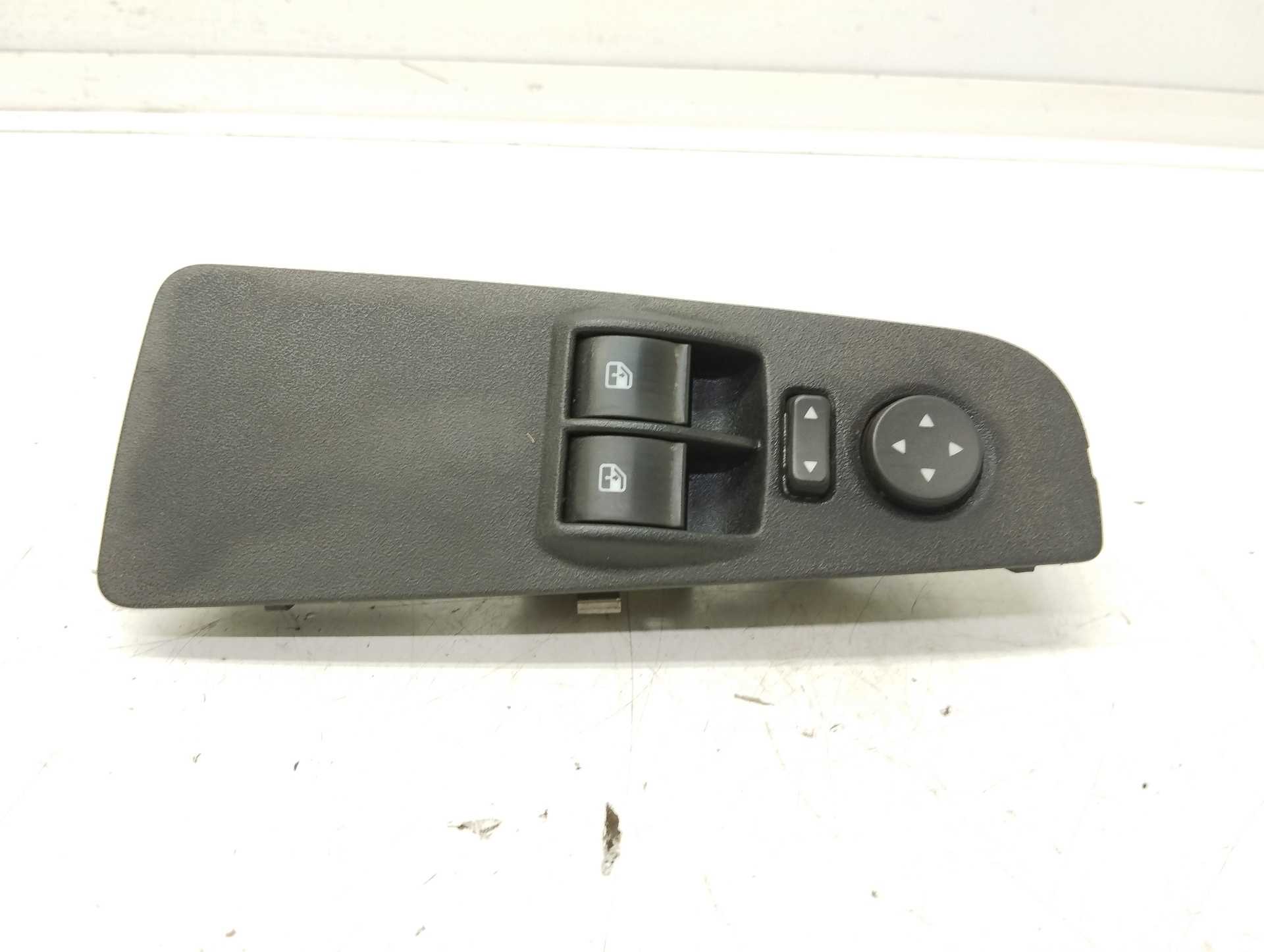 Recambio de mando elevalunas delantero izquierdo para fiat bravo (198) 1.4 16v turbo referencia OEM IAM   