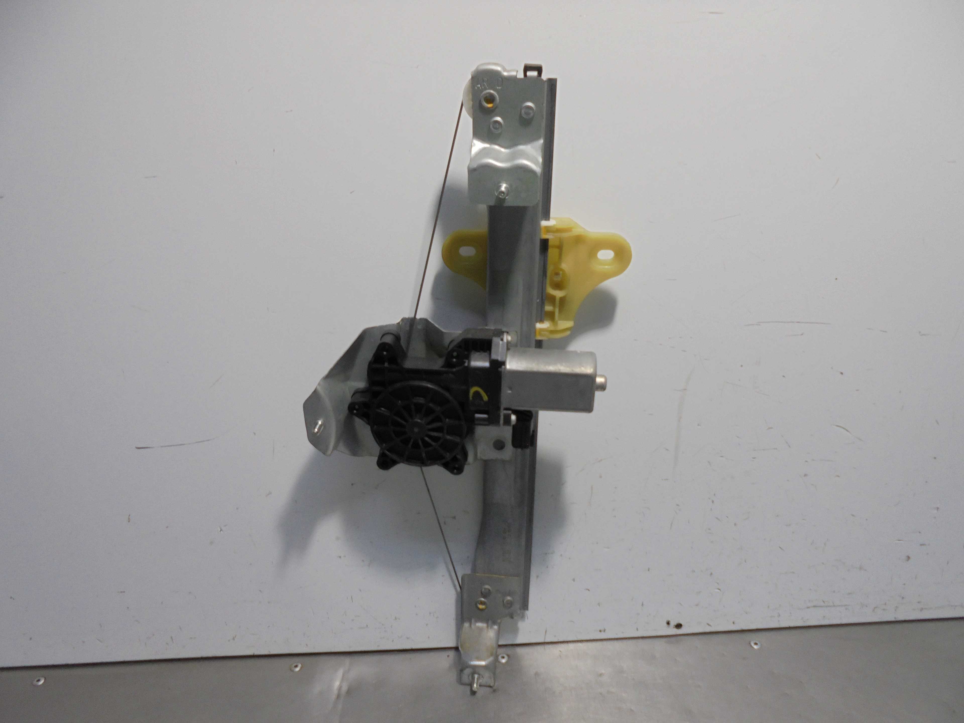 Recambio de elevalunas trasero derecho para renault captur life referencia OEM IAM 827009380R ELECTRICO 5 PUERTAS 
