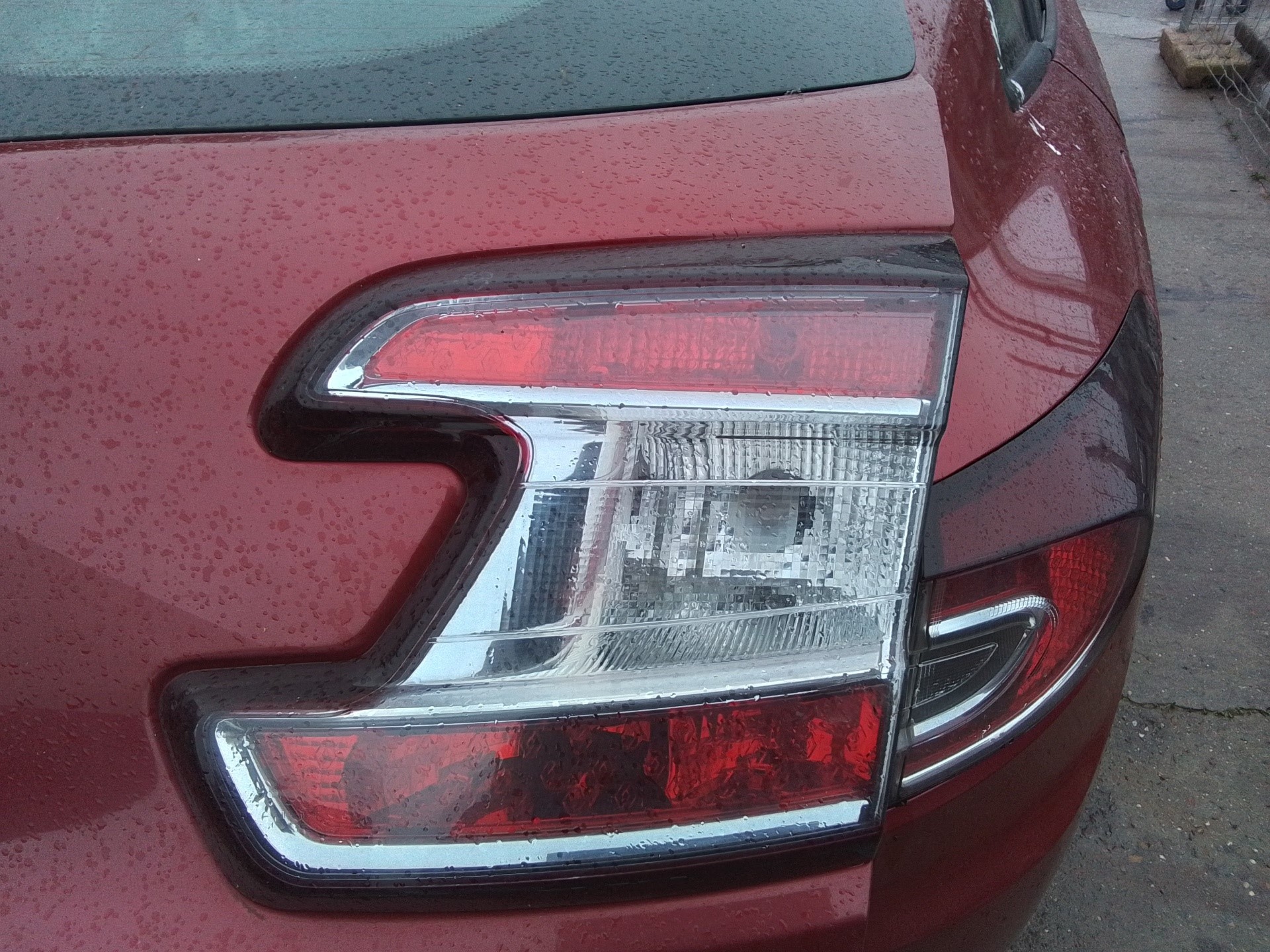 Recambio de piloto porton trasero derecho para renault megane iii sport tourer business referencia OEM IAM   