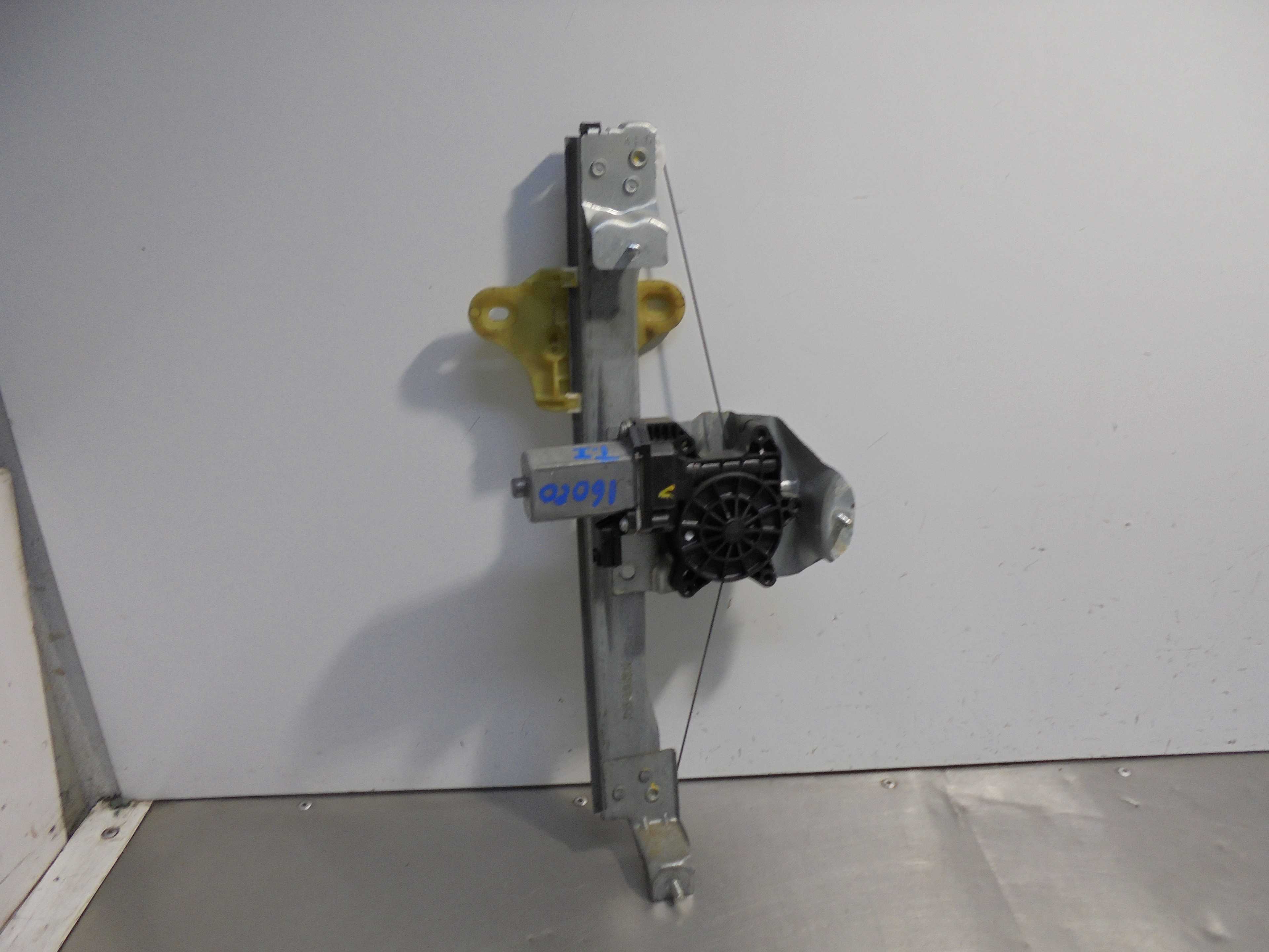 Recambio de elevalunas trasero izquierdo para renault captur life referencia OEM IAM 827012973R ELECTRICO 5 PUERTAS 