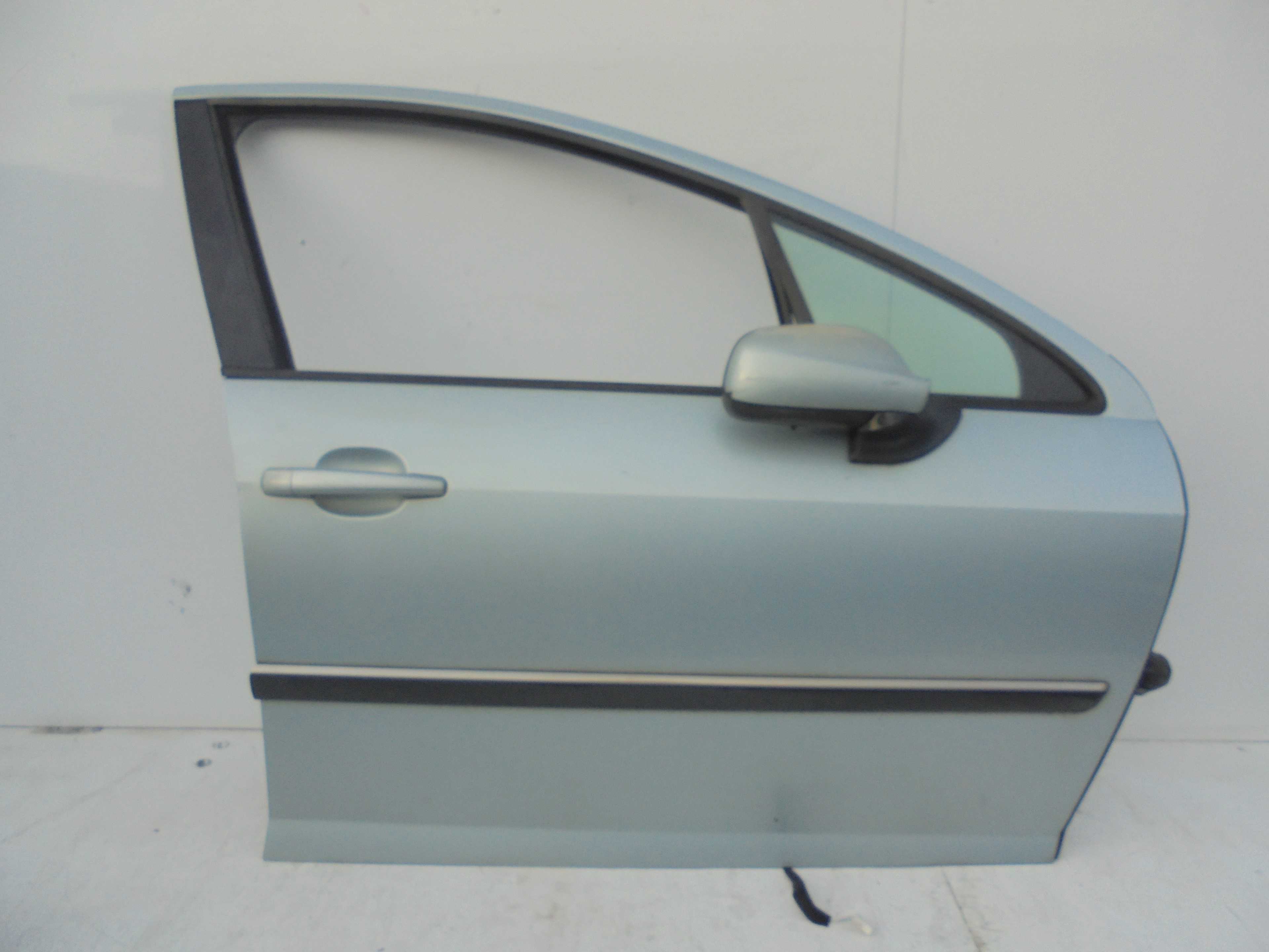 Recambio de puerta delantera derecha para peugeot 407 st confort referencia OEM IAM   