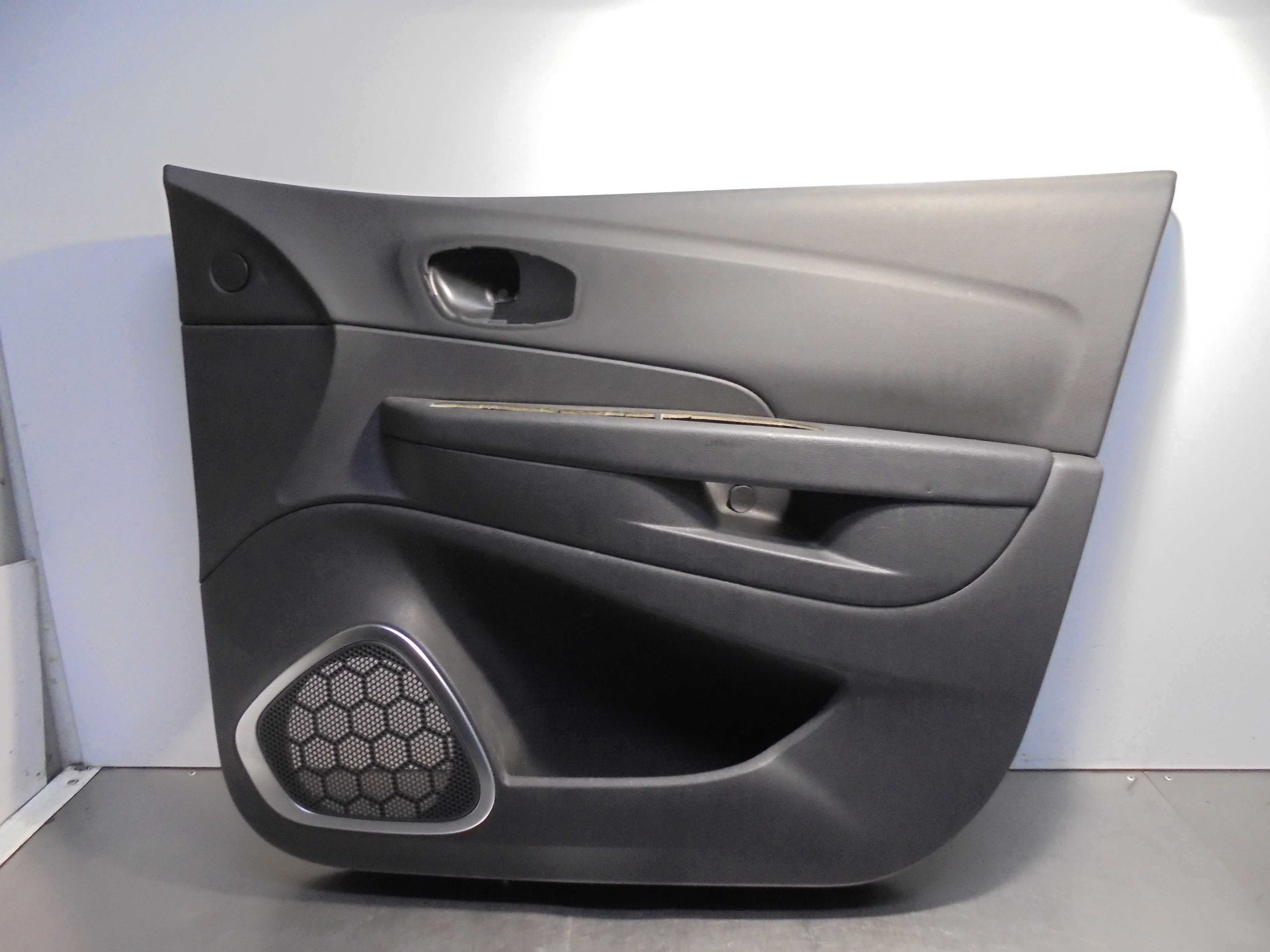 Recambio de guarnecido puerta delantera derecha para renault captur life referencia OEM IAM 809011849R ANTOLIN 